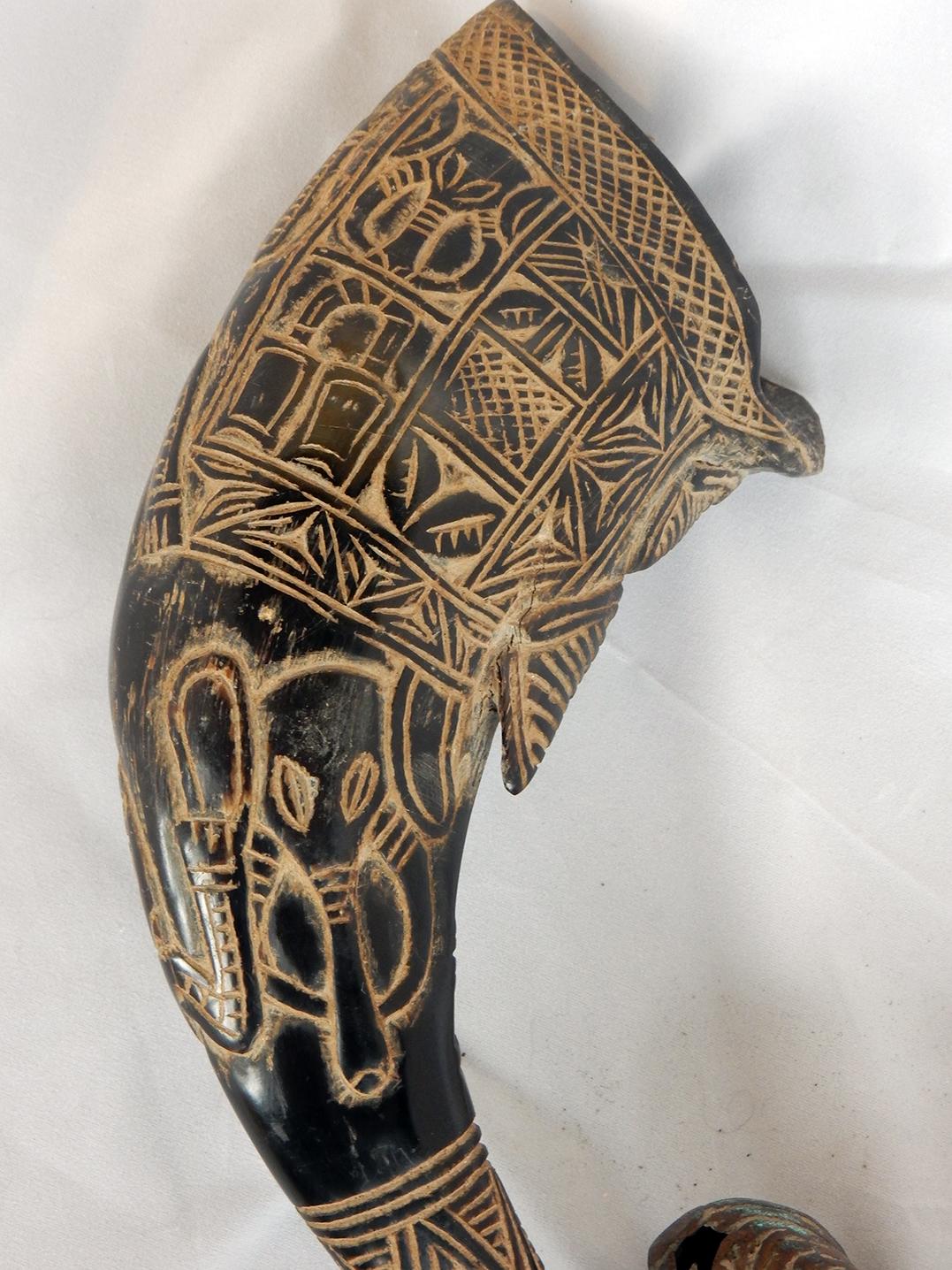SCULTURA AFRICANA IN BRONZO E CORNO BAMILEKE in vendita 2