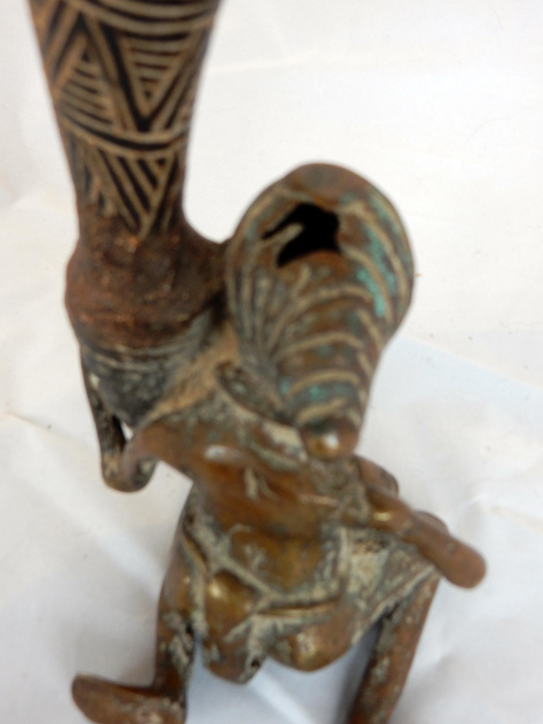 SCULTURA AFRICANA IN BRONZO E CORNO BAMILEKE in vendita 4