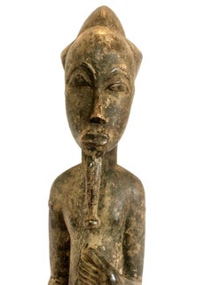 Scultura maschile in legno intagliato africano