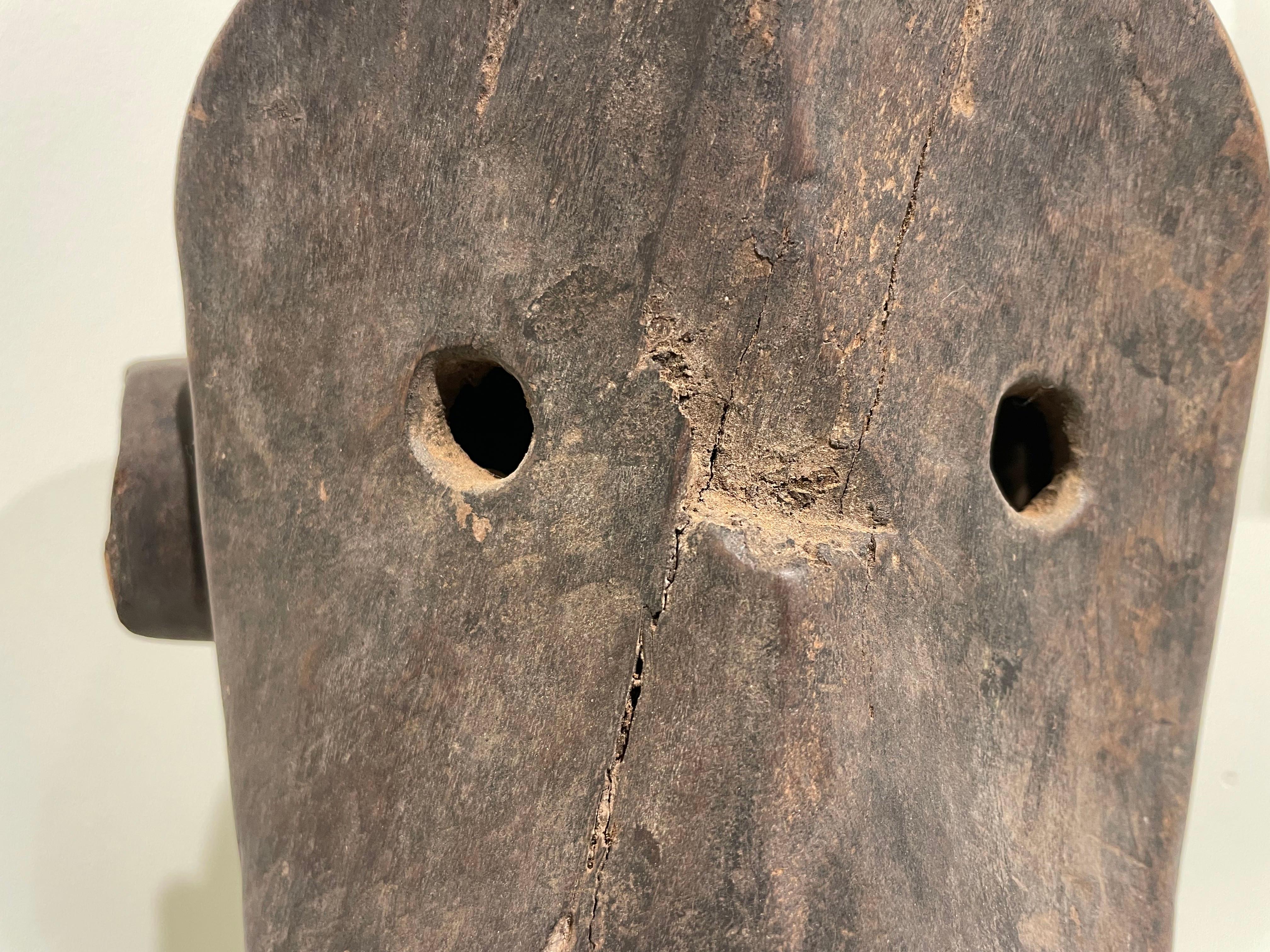 Máscara de Ceremonia de Iniciación Makonde de Madera Tallada Africana en venta 7