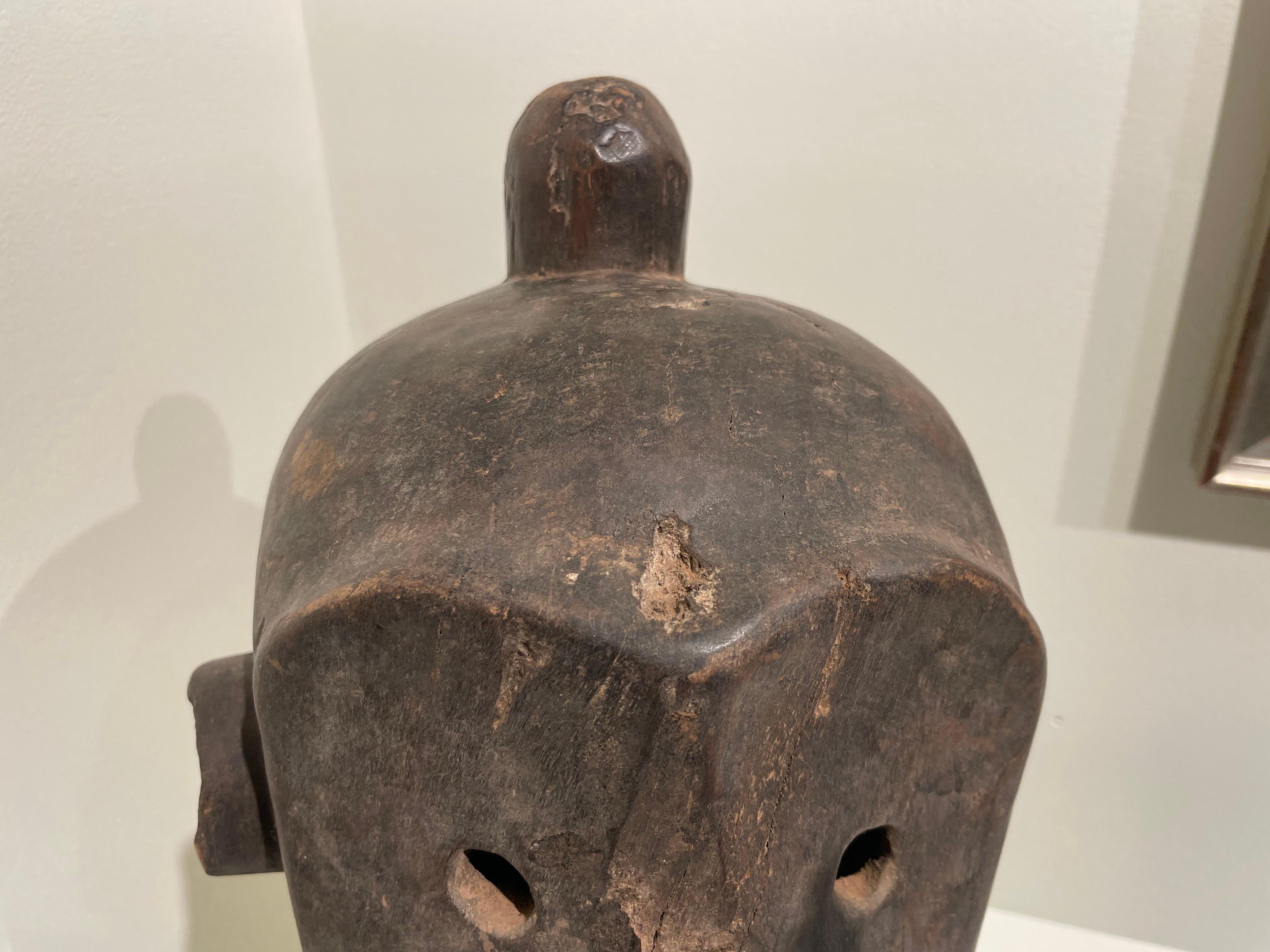Máscara de Ceremonia de Iniciación Makonde de Madera Tallada Africana en venta 8