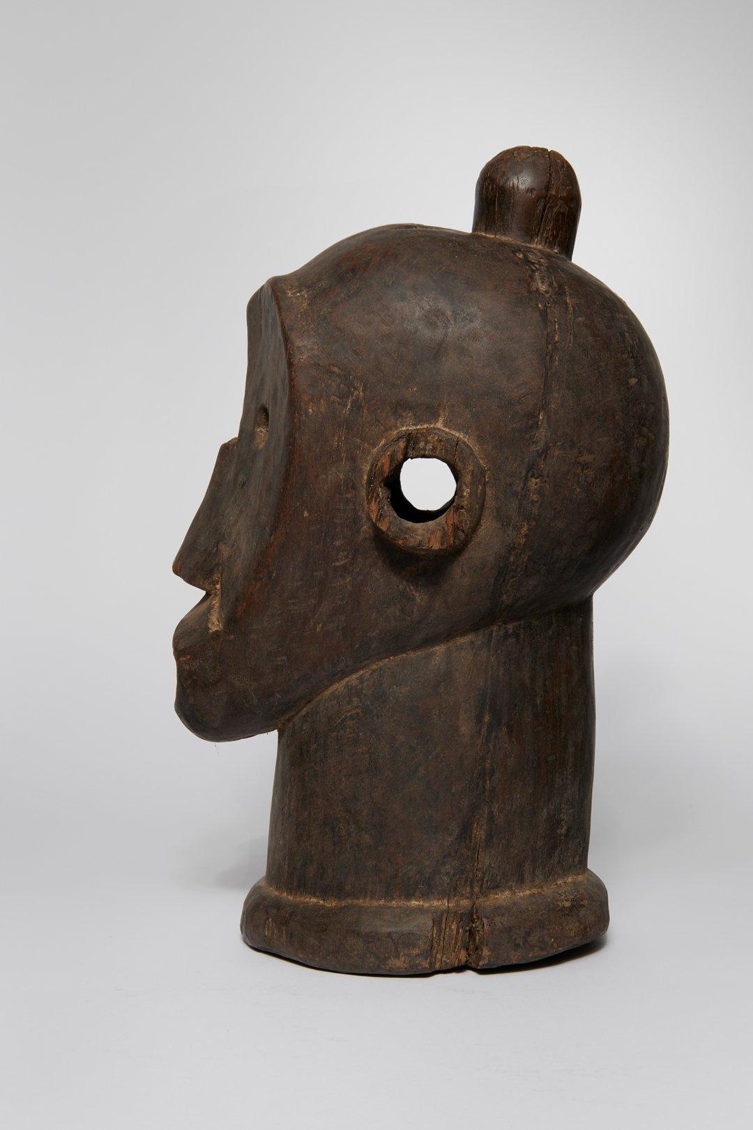Máscara de Ceremonia de Iniciación Makonde de Madera Tallada Africana en venta 1