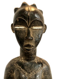 Figura Femenina Africana de Madera Tallada a Mano