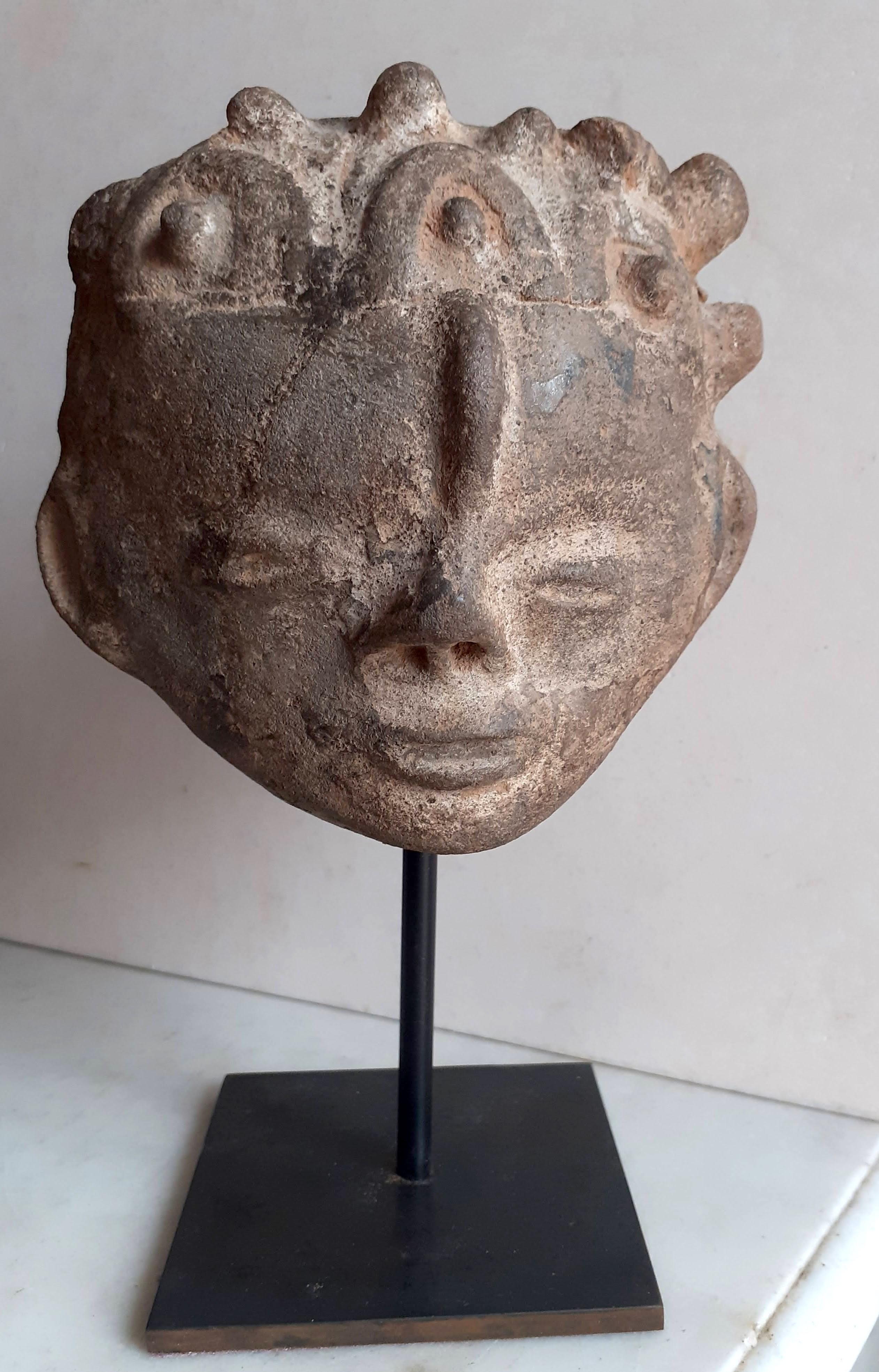 This elegant terracotta head is a memorial portrait (nsodie) of an Akan nobleman from the part of Africa which is today southern Ghana and southeastern Côte d'Ivoire. It is an idealised representation whose serene,  joyful expression and