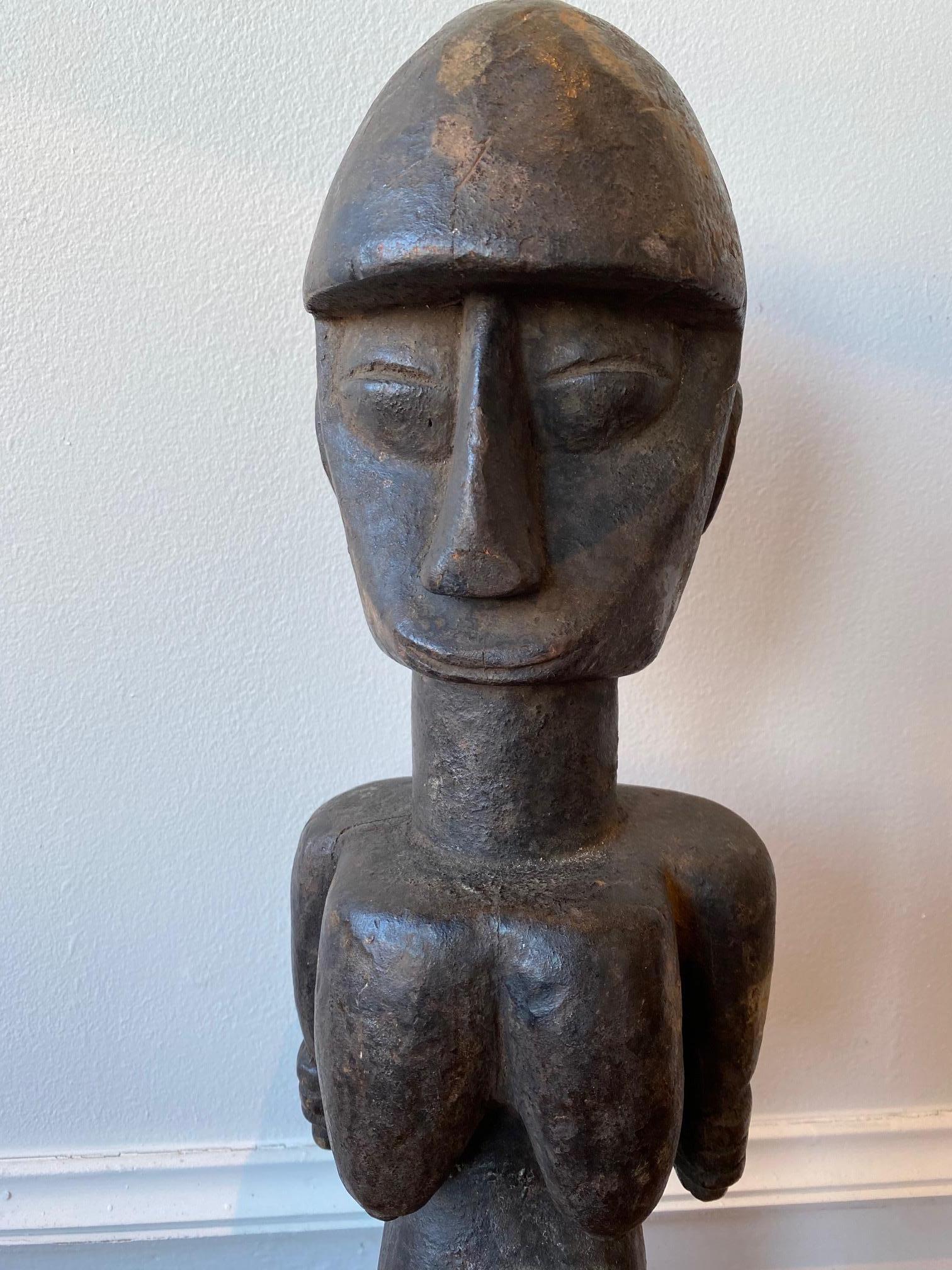 Unknown Figurative Sculpture – Akane-Skulptur einer Frau, die Fruchtbarkeit repräsentiert