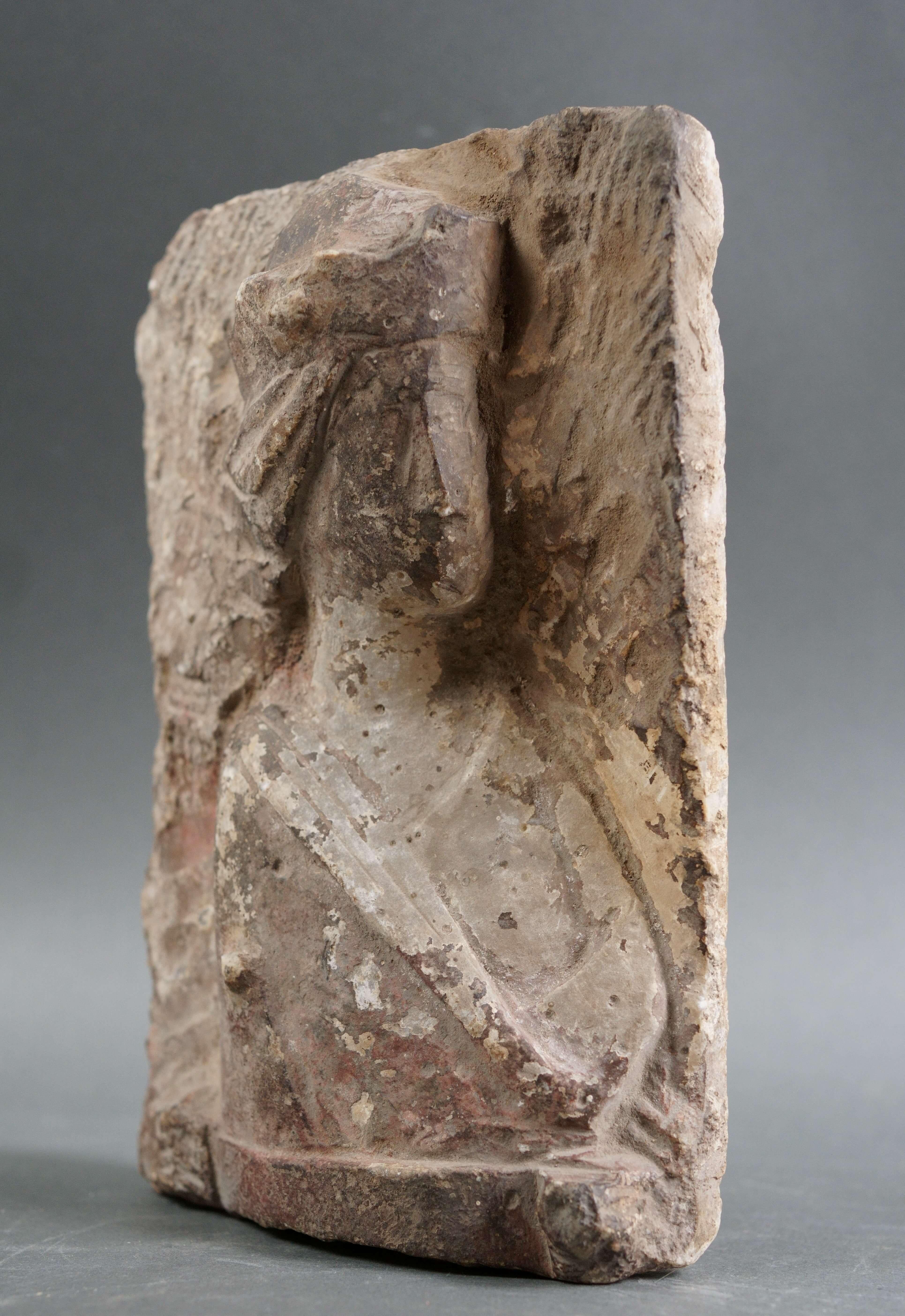 Altorilievo in Marmo della Montagnola Senese Profilo Siena XIV secolo - Gray Figurative Sculpture by Unknown