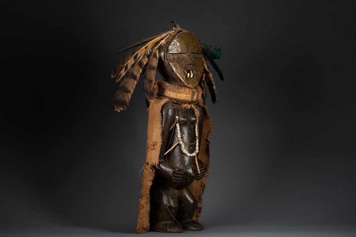Ambete Reliquary Figure with Feathers - Sculpture by Unknown