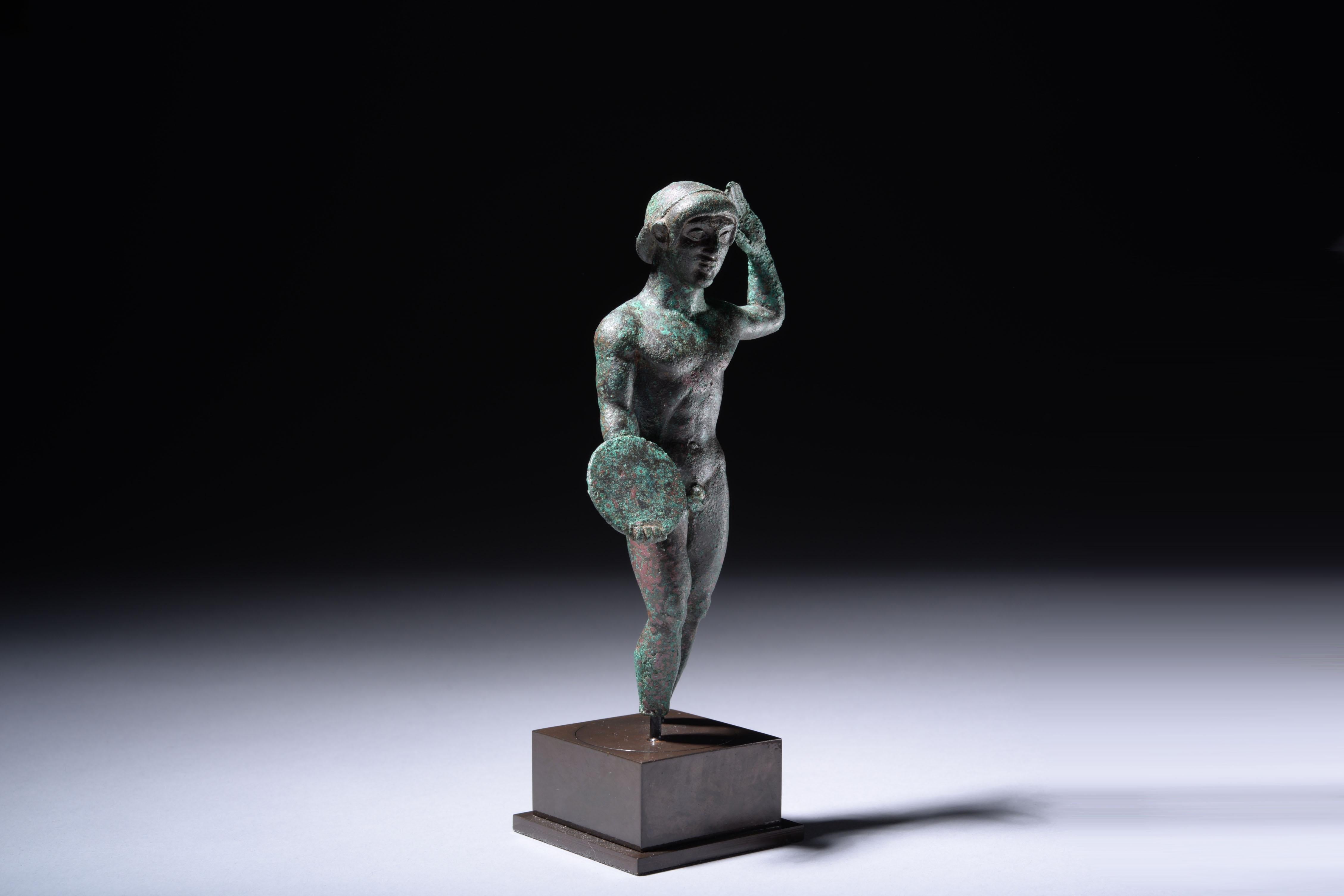 Ancient Etruscan Archaic Bronze Discus Thrower - Sculpture by Unknown