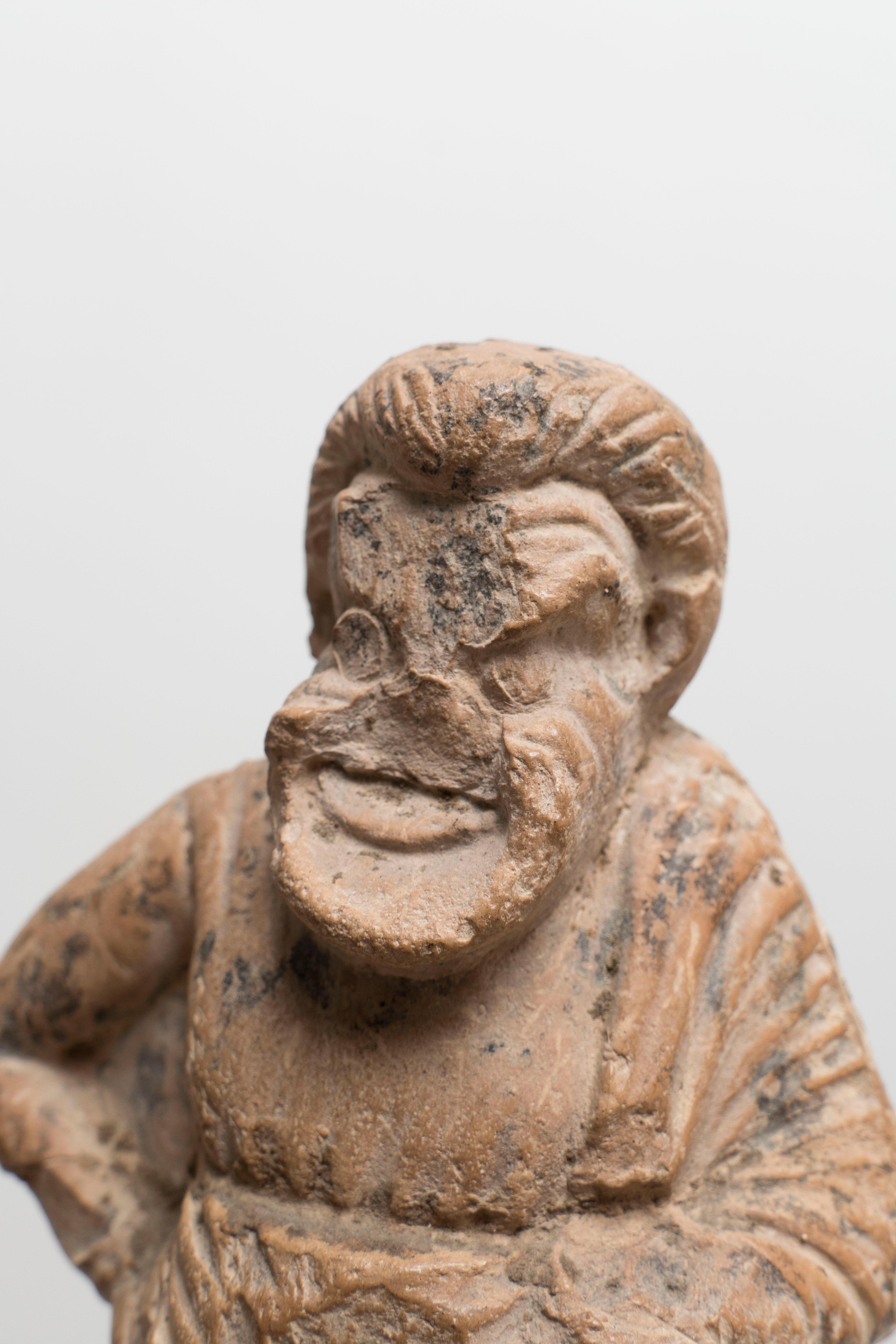 Figurine d'acteur comique en terre cuite de l'Antiquité grecque en vente 2
