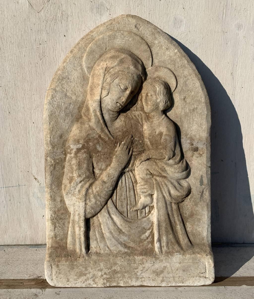 Antico scultore italiano - Scultura in pietra del XVI secolo - Figura della Madonna & Child - Sculpture Rinascimento di Unknown