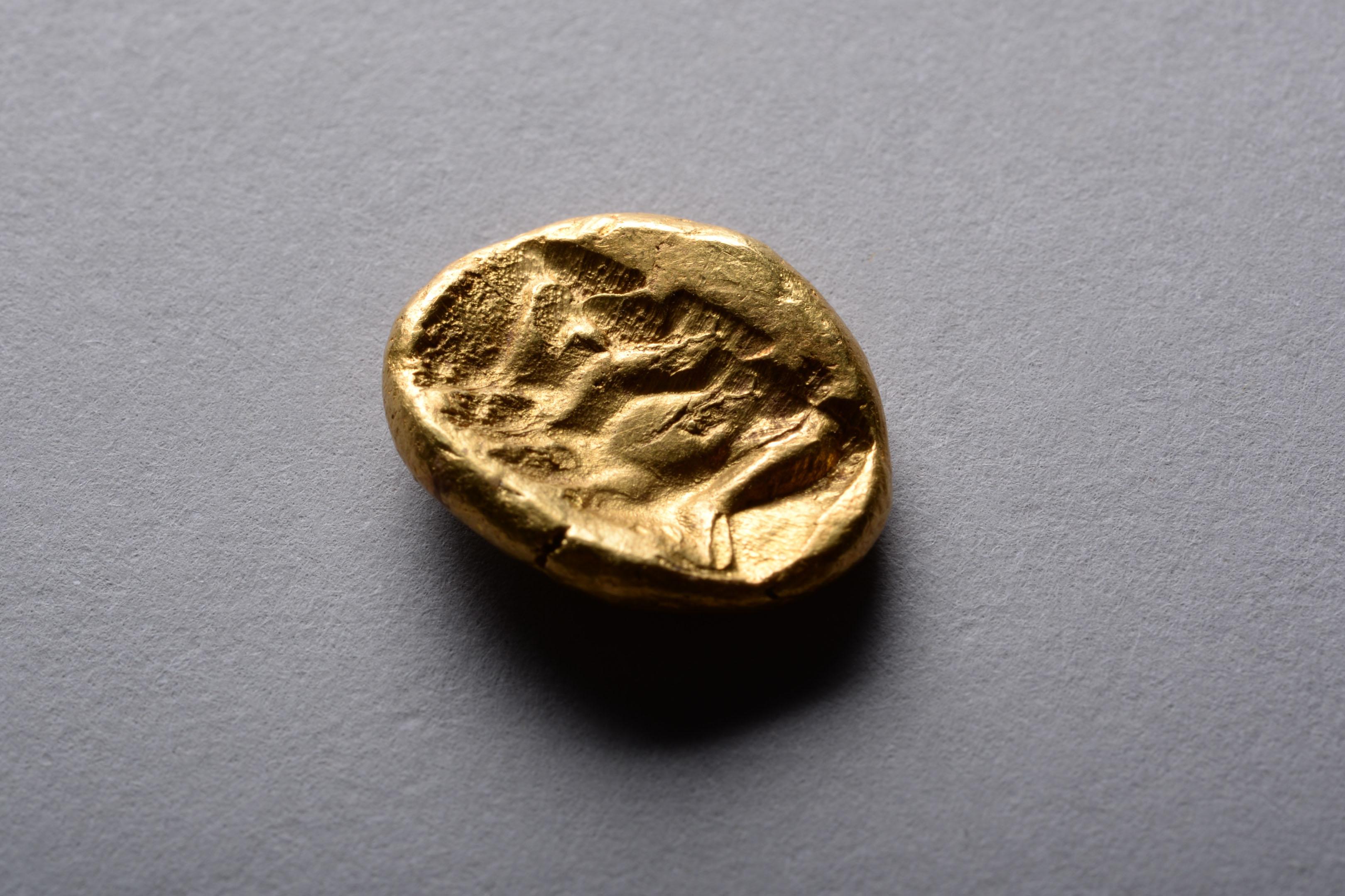Ancient Persian Gold Daric Coin - Sculpture by Unknown