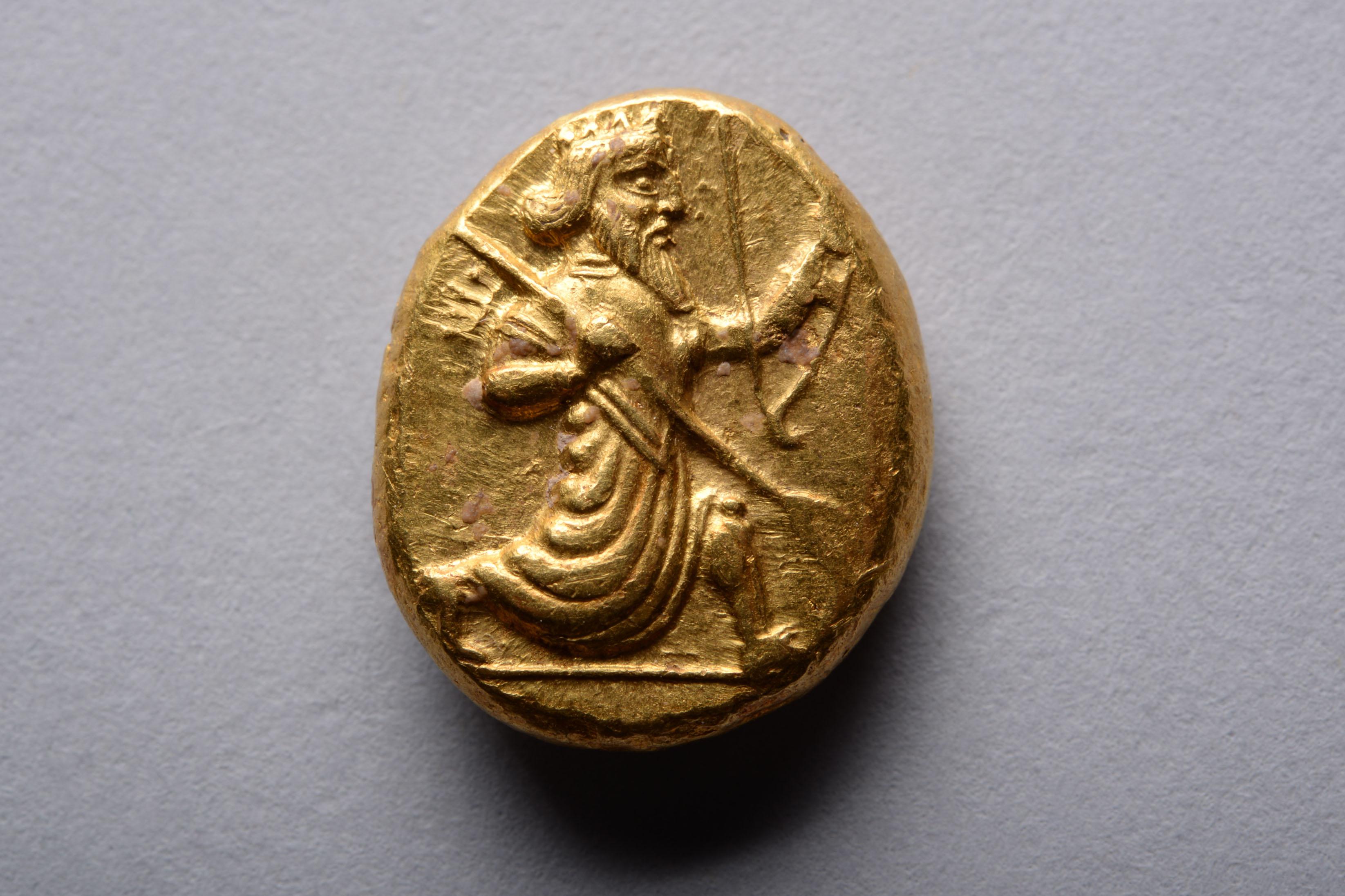 Unknown Still-Life Sculpture - Ancient Persian Gold Daric Coin
