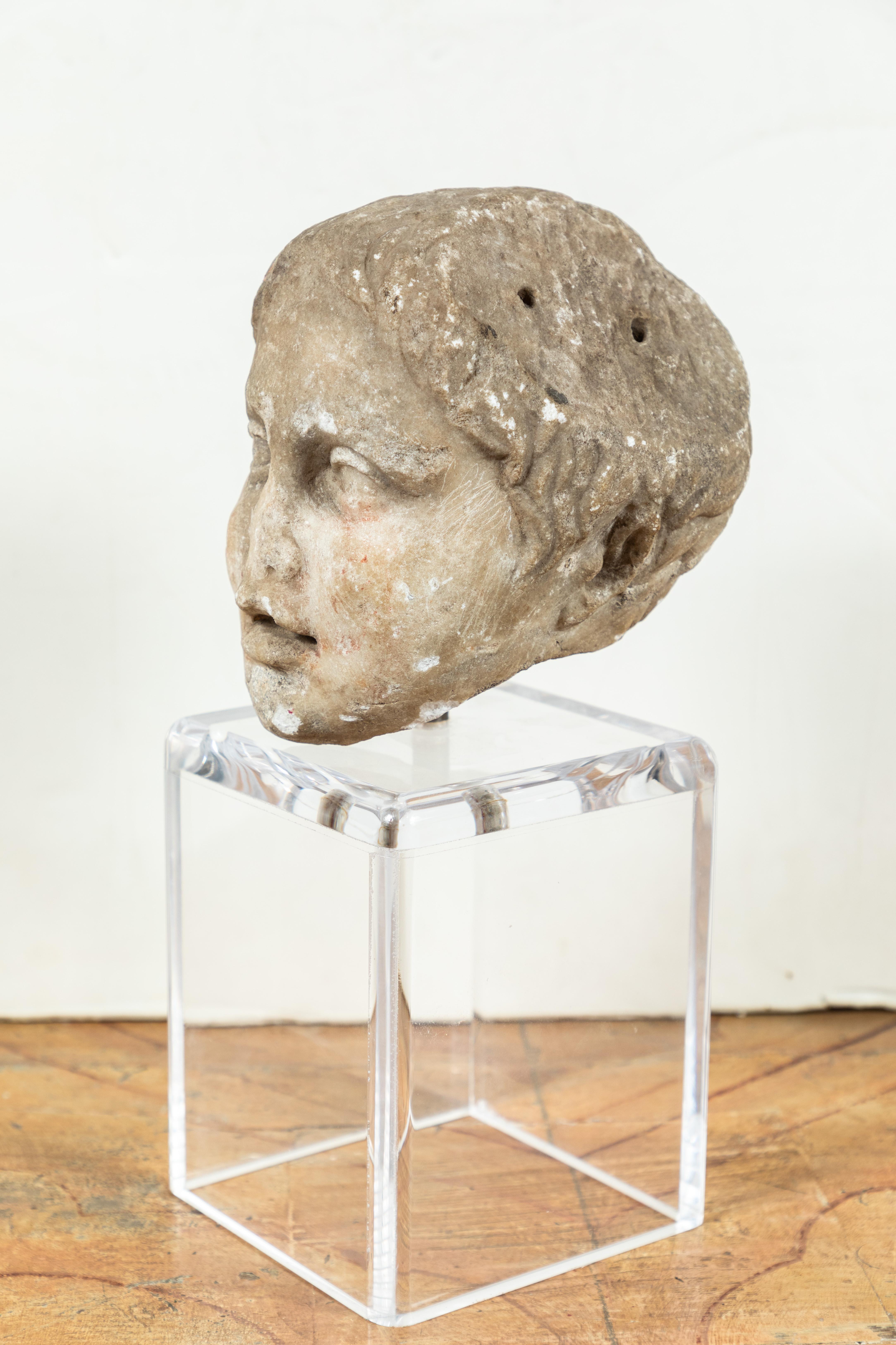 Antike, römische Marmorbüste eines Jungen im Angebot 4