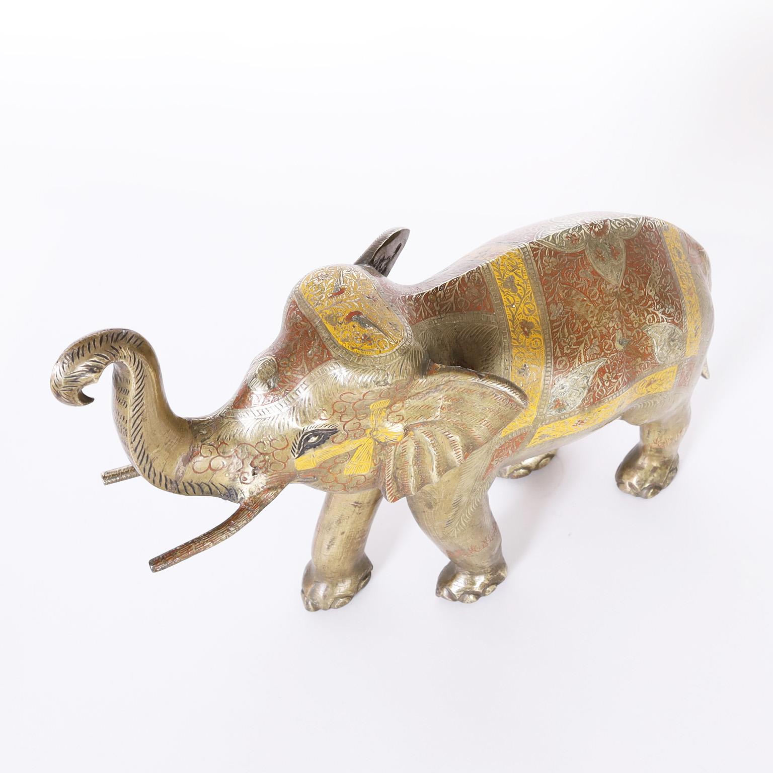 Elefante anglo indiano in ottone fuso con smalto in vendita 2