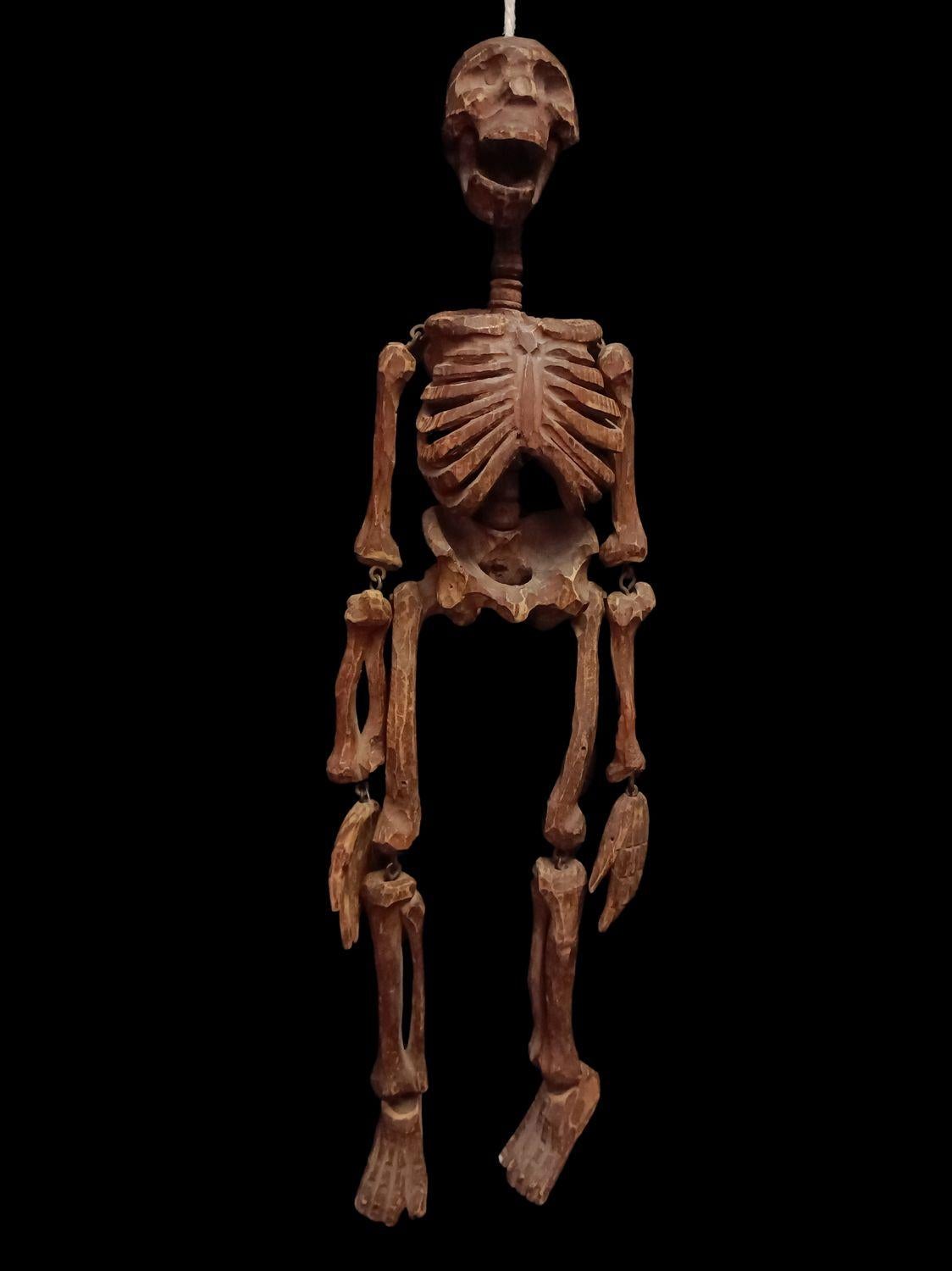 Vieja marioneta esqueleto - Sculpture de Unknown