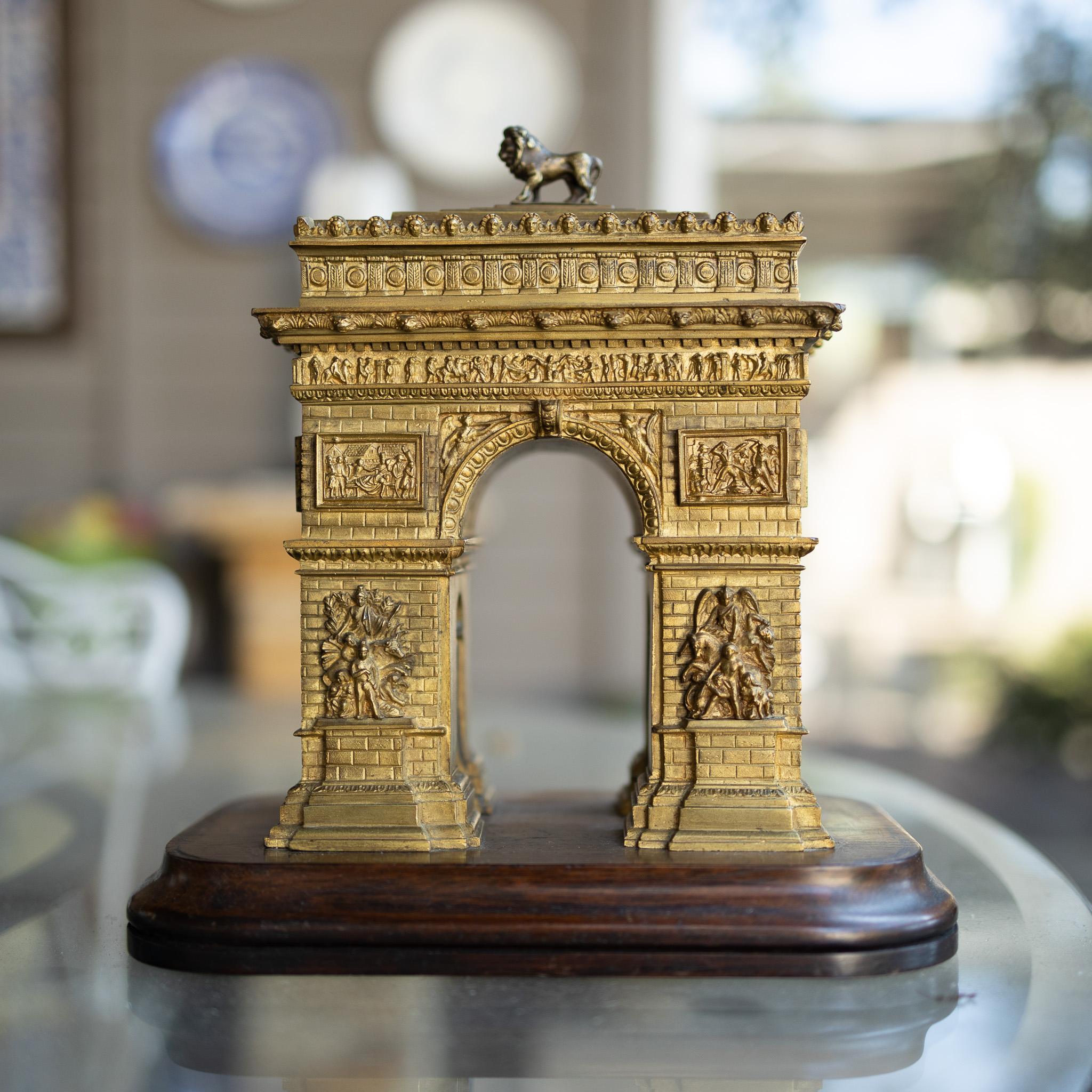 Antike Arc de Triomphe-Bronze-Skulptur mit Vergleich 1