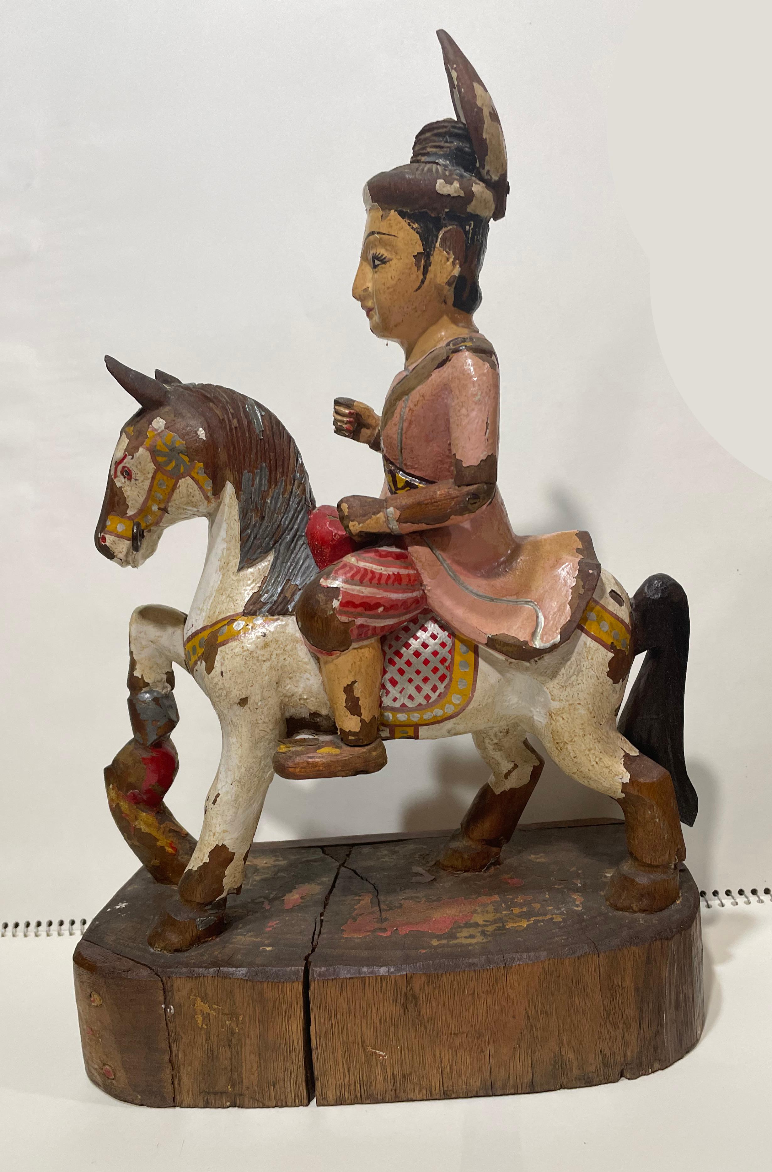 Statue antique birmane en bois sculptée à la main d
un esprit gardien NAT sur un cheval