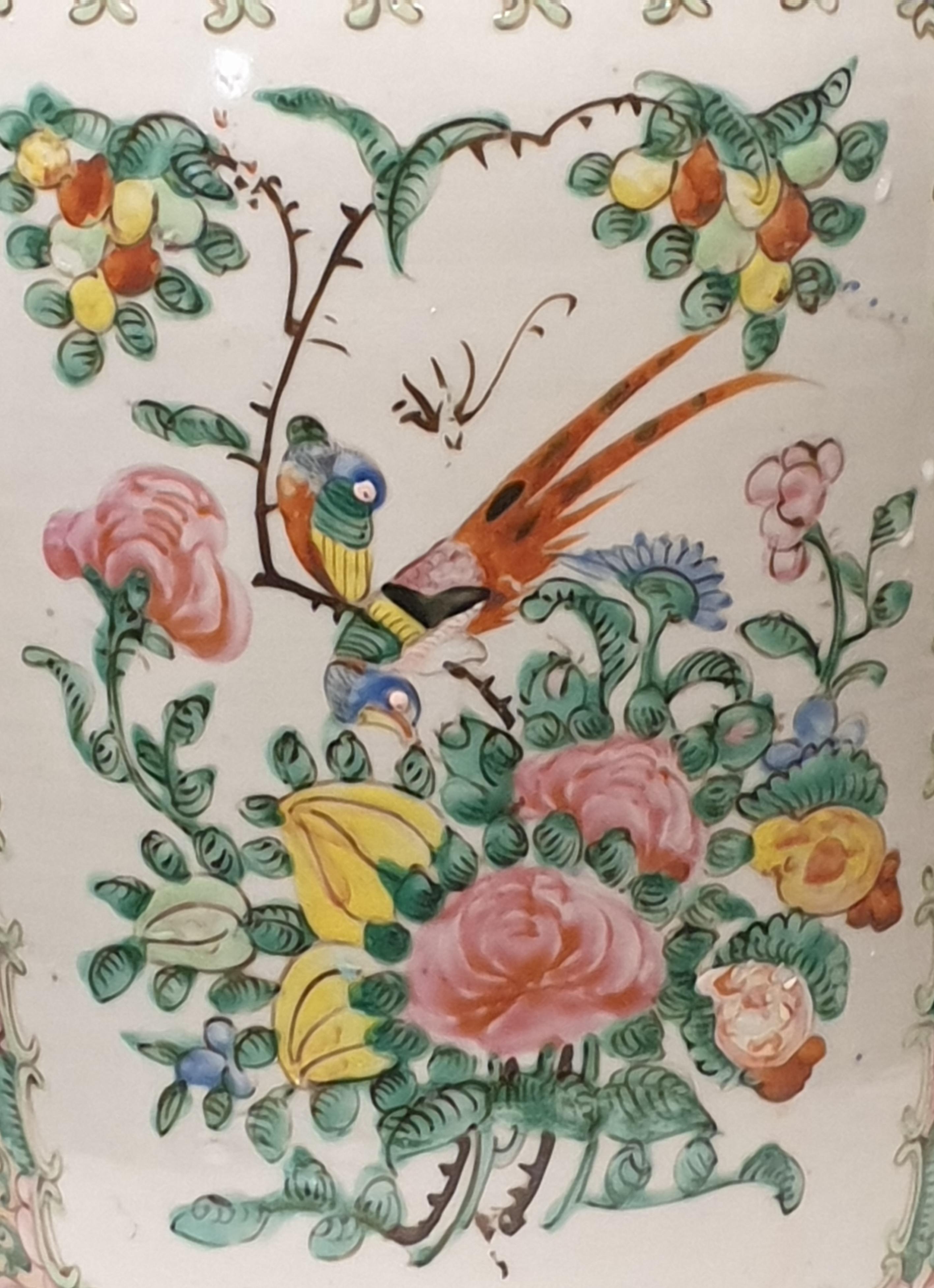 Antique Canton Rose Medallion 'Famille Rose' Porcelain Vase, China, 19th Century For Sale 11