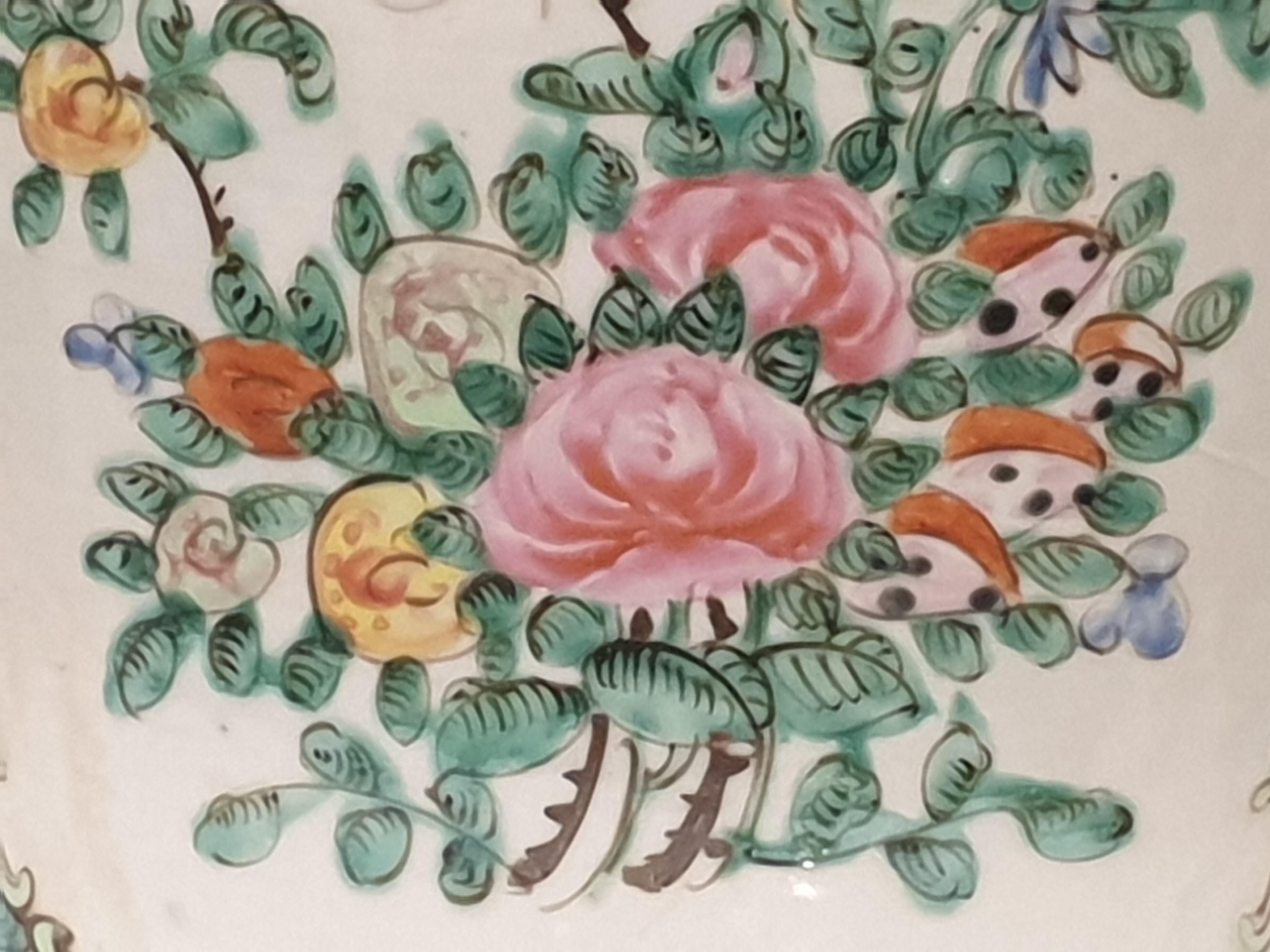 Antique Canton Rose Medallion 'Famille Rose' Porcelain Vase, China, 19th Century For Sale 16