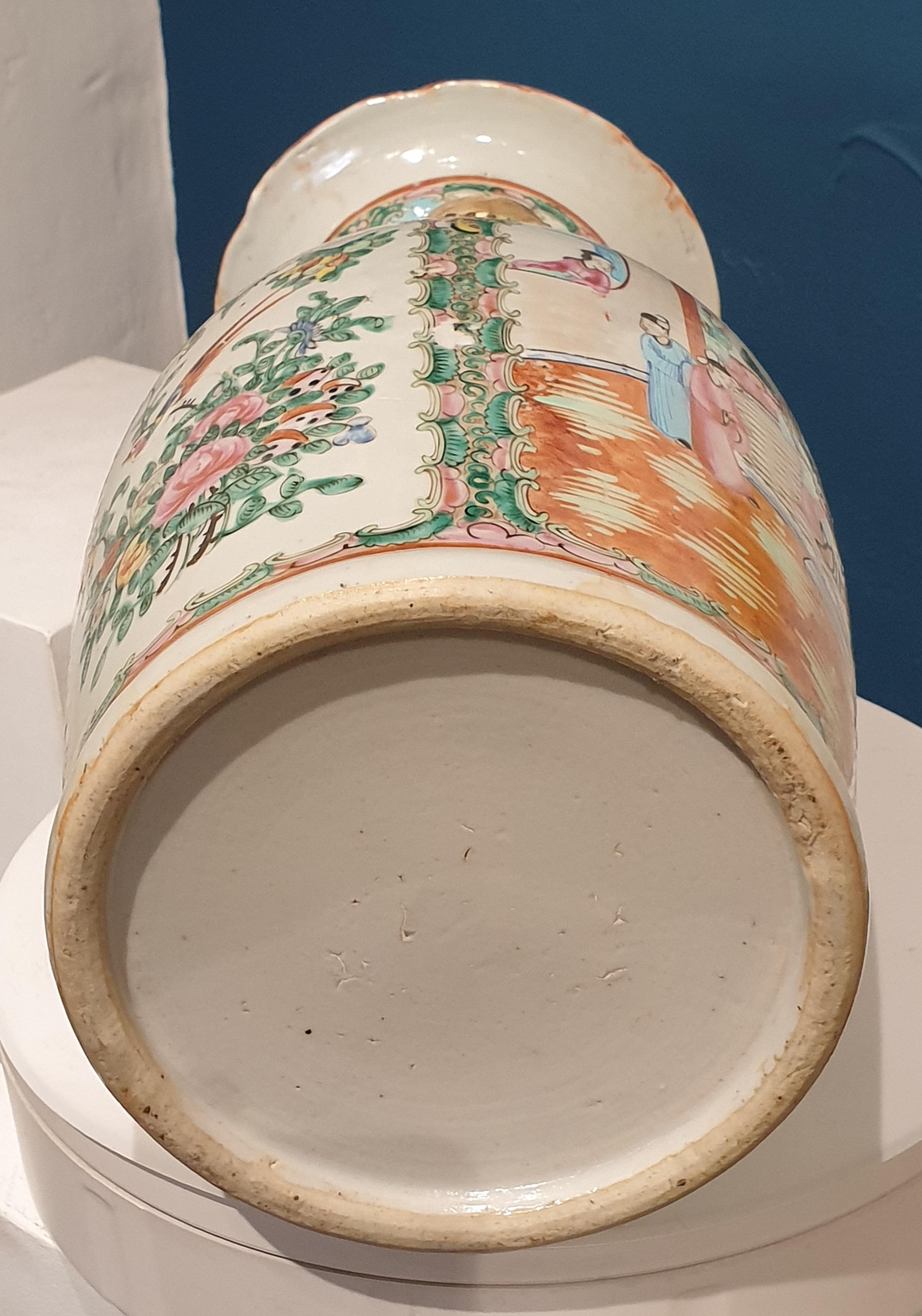 Antique Canton Rose Medallion 'Famille Rose' Porcelain Vase, China, 19th Century For Sale 18