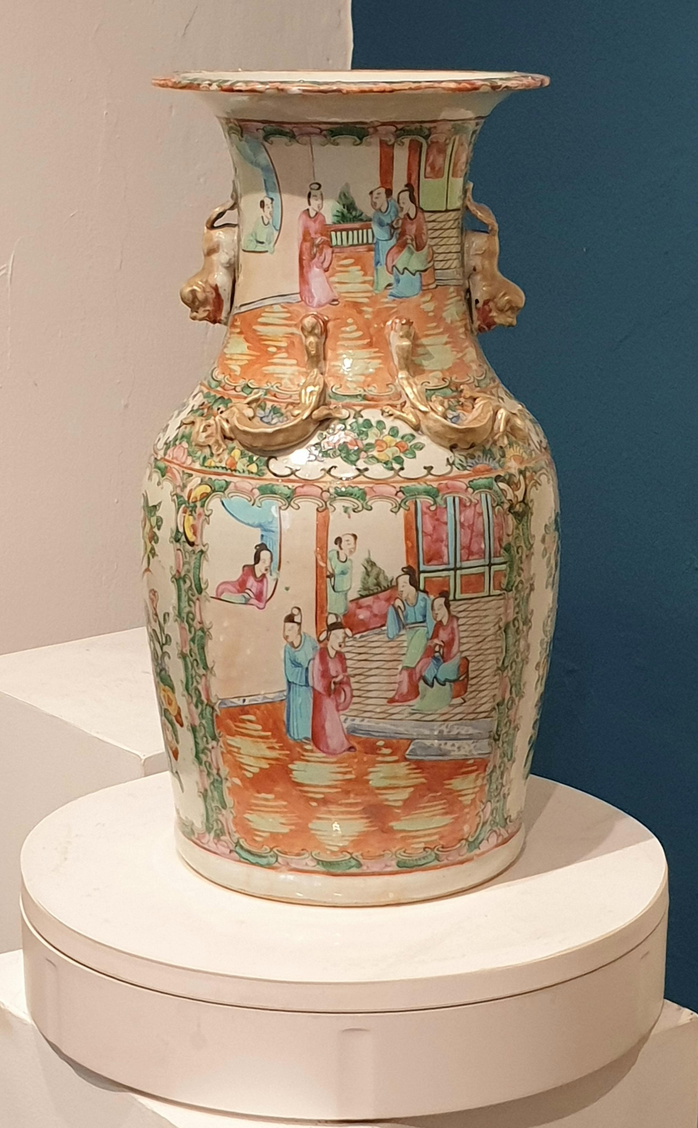 Antique Canton Rose Medallion 'Famille Rose' Porcelain Vase, China, 19th Century For Sale 1