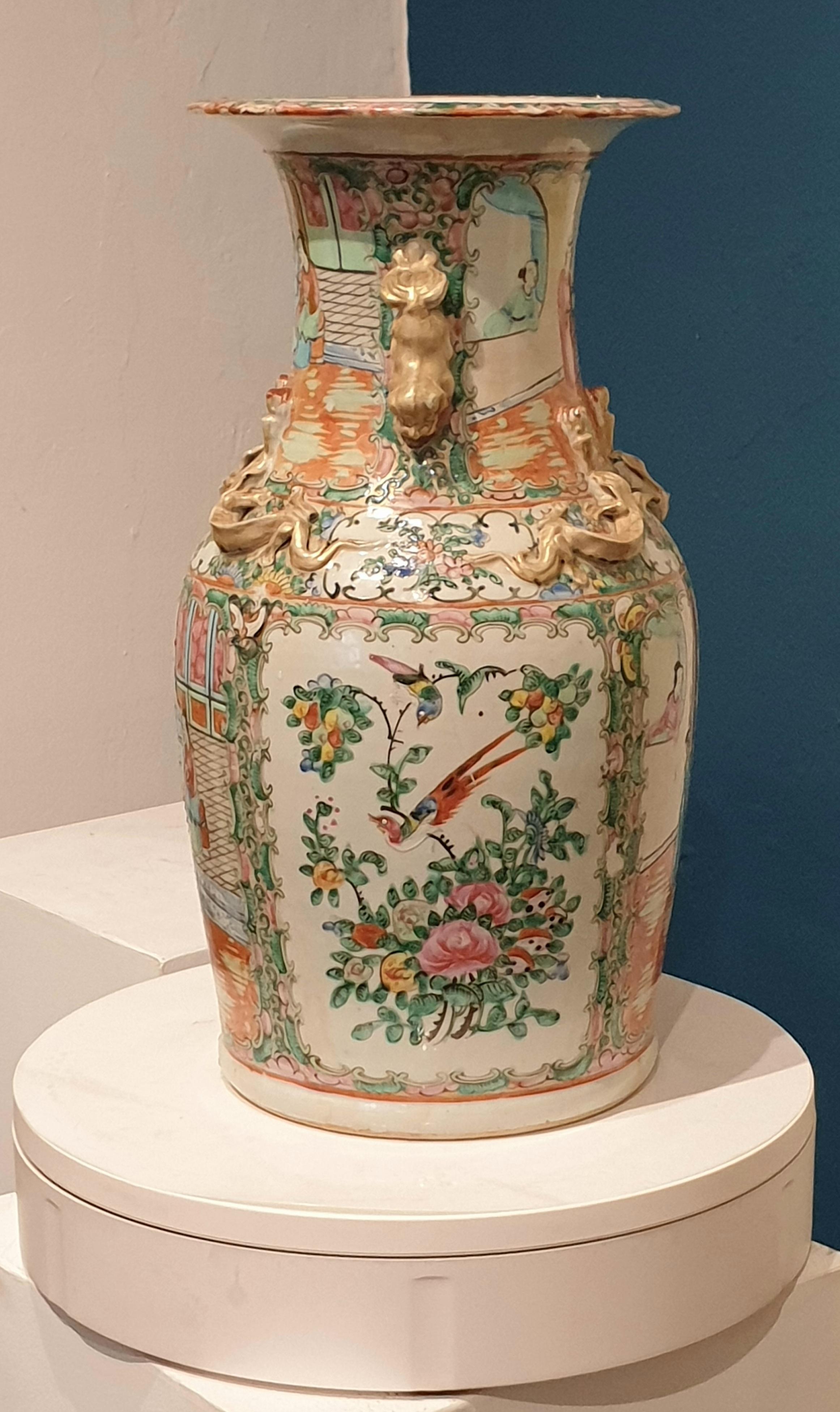 Antique Canton Rose Medallion 'Famille Rose' Porcelain Vase, China, 19th Century For Sale 2