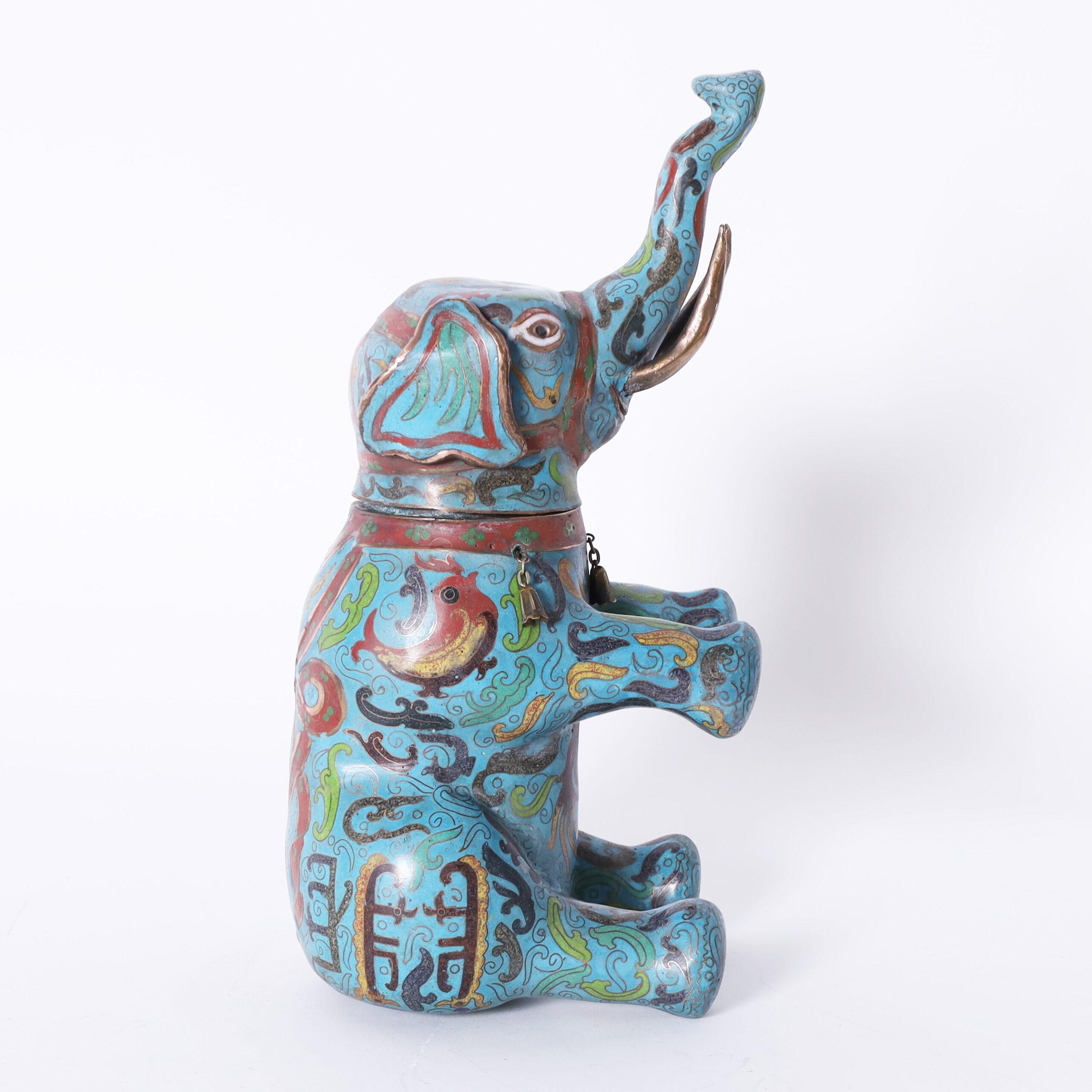 Ancienne jarre chinoise à gingembre cloisonné éléphant - Sculpture de Unknown