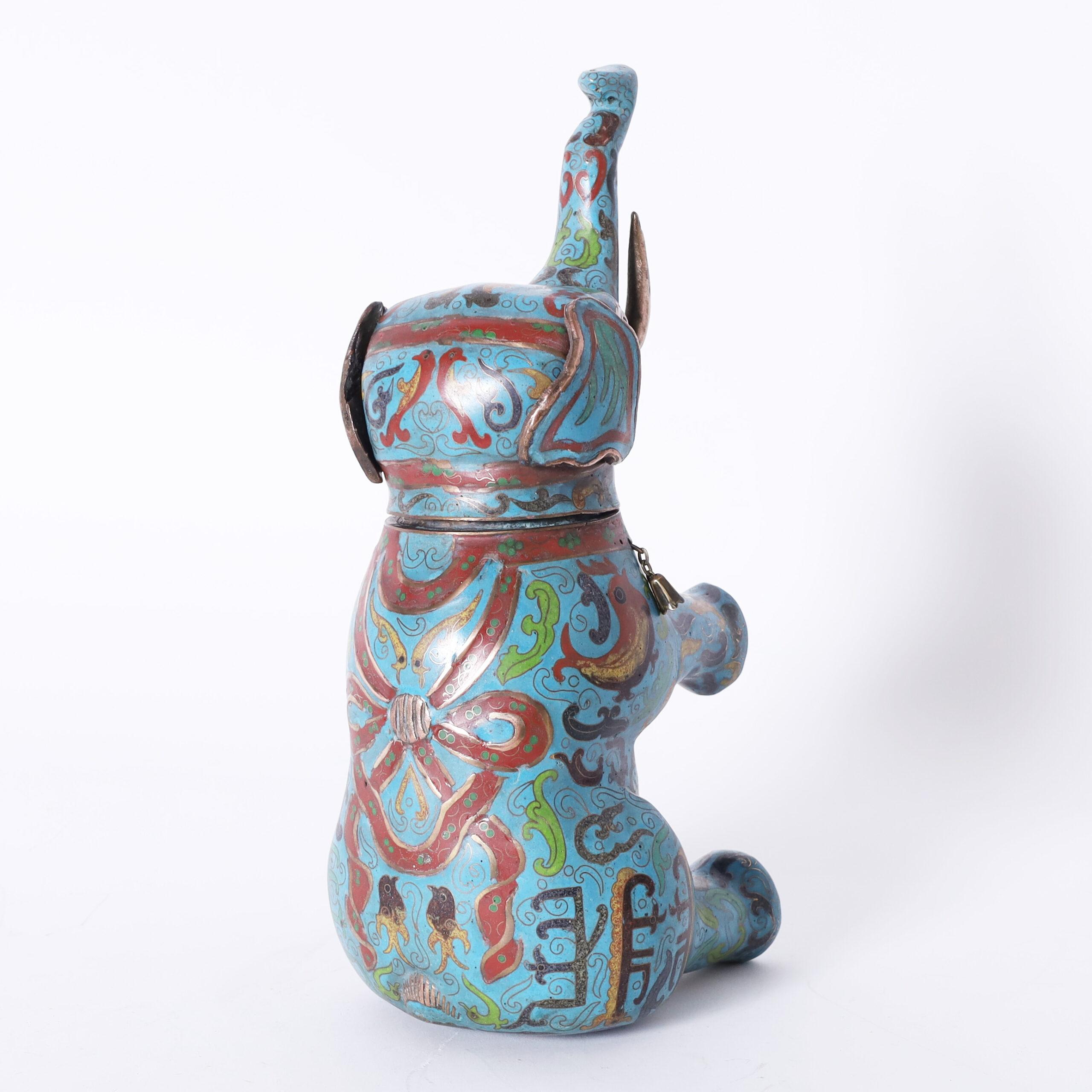 Ancienne jarre chinoise à gingembre cloisonné éléphant - Artisanat Sculpture par Unknown