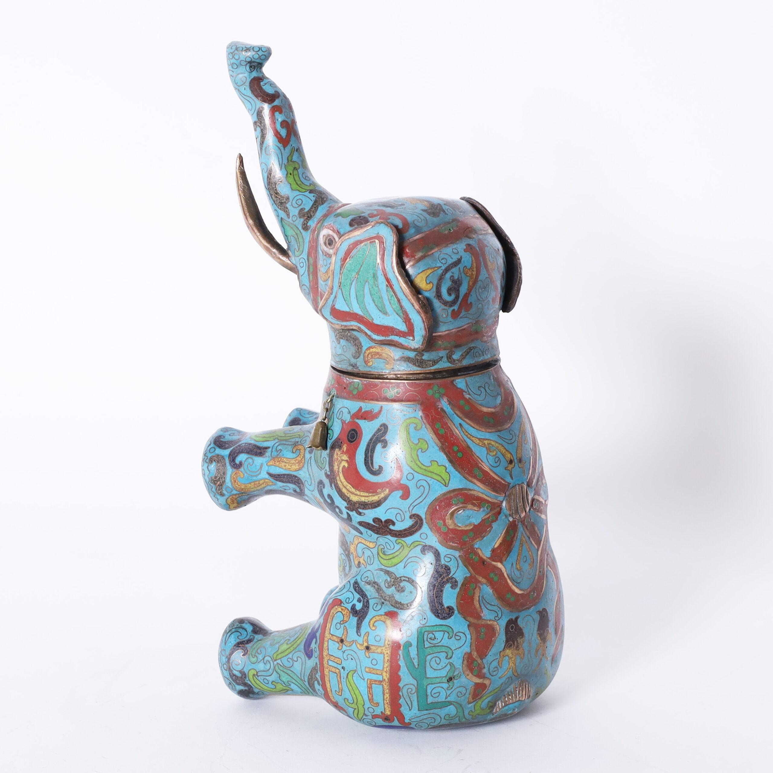 Ancienne jarre chinoise à gingembre cloisonné éléphant - Gris Figurative Sculpture par Unknown