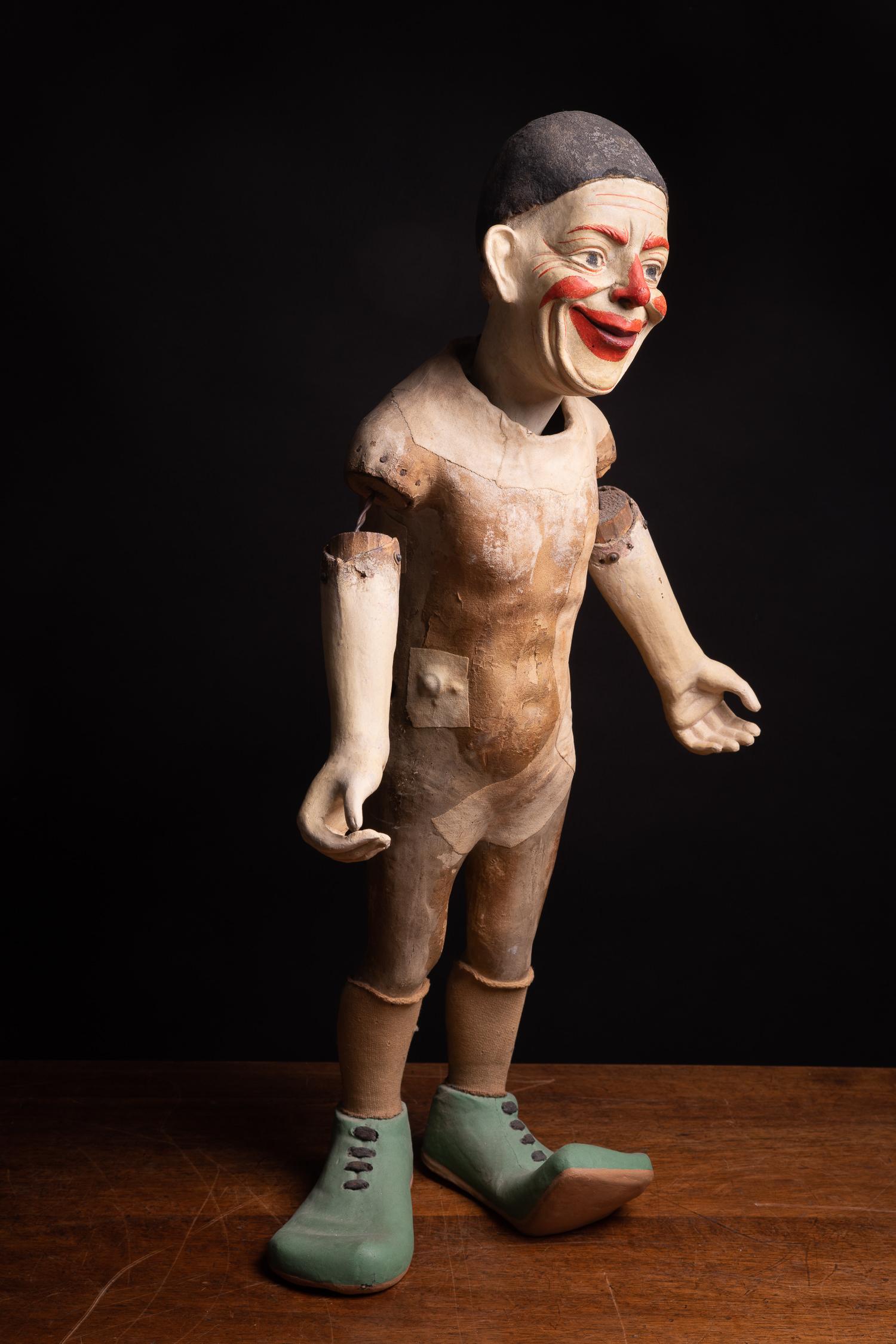 Antico pagliaccio da circo con braccia posabili e sorriso caratteristico - Art Altro stile artistico di Unknown