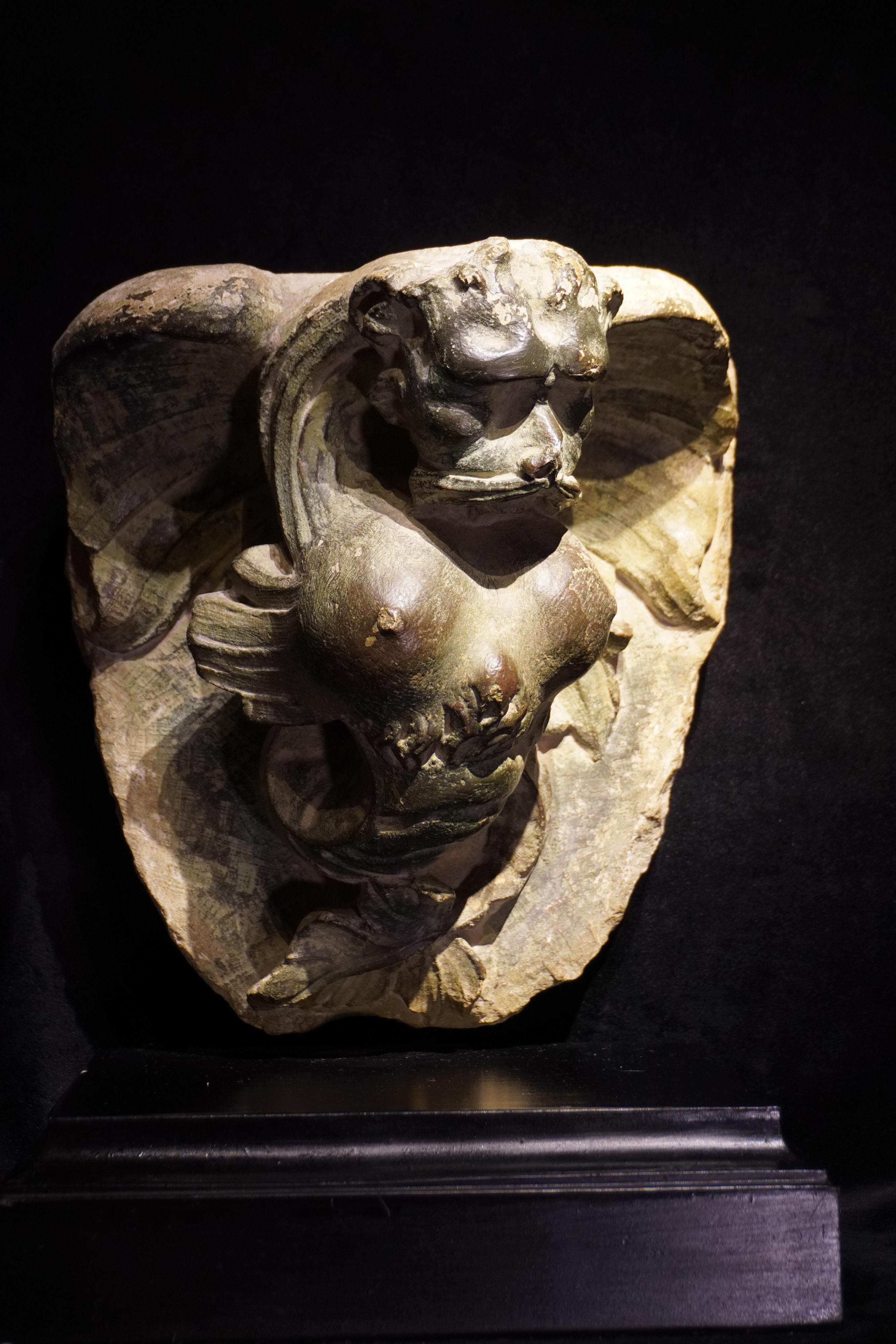 ANTIQUE ITALIAN ARCHITECTURAL ELEMENTS WITH CHIMERAS - Black Figurative Sculpture by Unknown