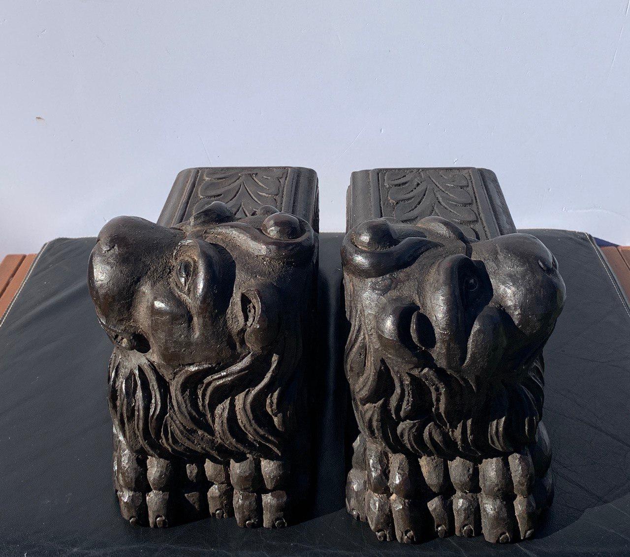 Escultor italiano antiguo - Pareja de esculturas de madera del siglo XVIII - Leones - Sculpture Renacimiento de Unknown