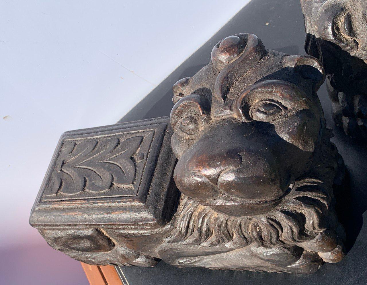 Escultor italiano antiguo - Pareja de esculturas de madera del siglo XVIII - Leones en venta 1