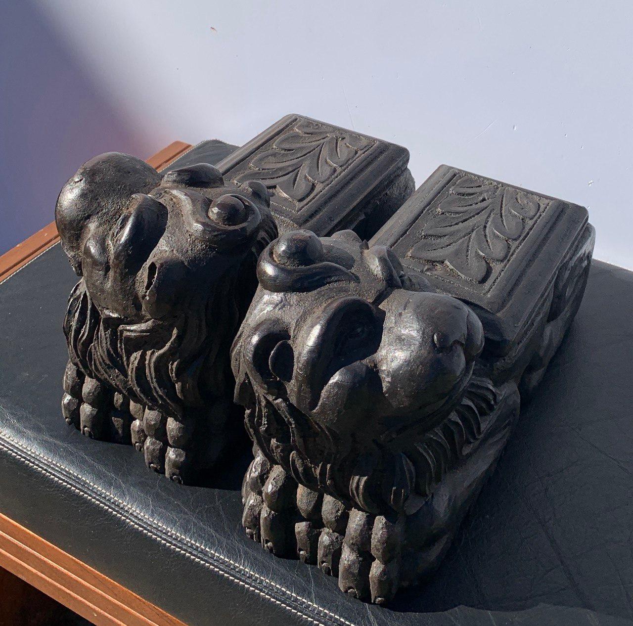 Escultor italiano antiguo - Pareja de esculturas de madera del siglo XVIII - Leones en venta 2