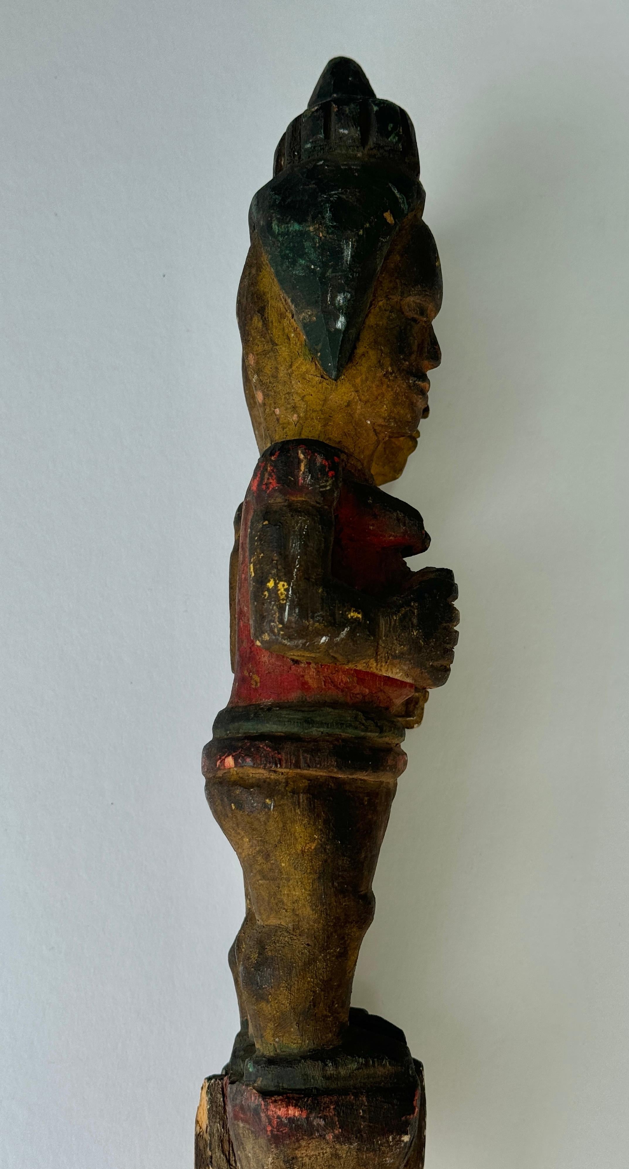 Antigua talla africana policromada en madera de Igbo Nigeria en venta 6