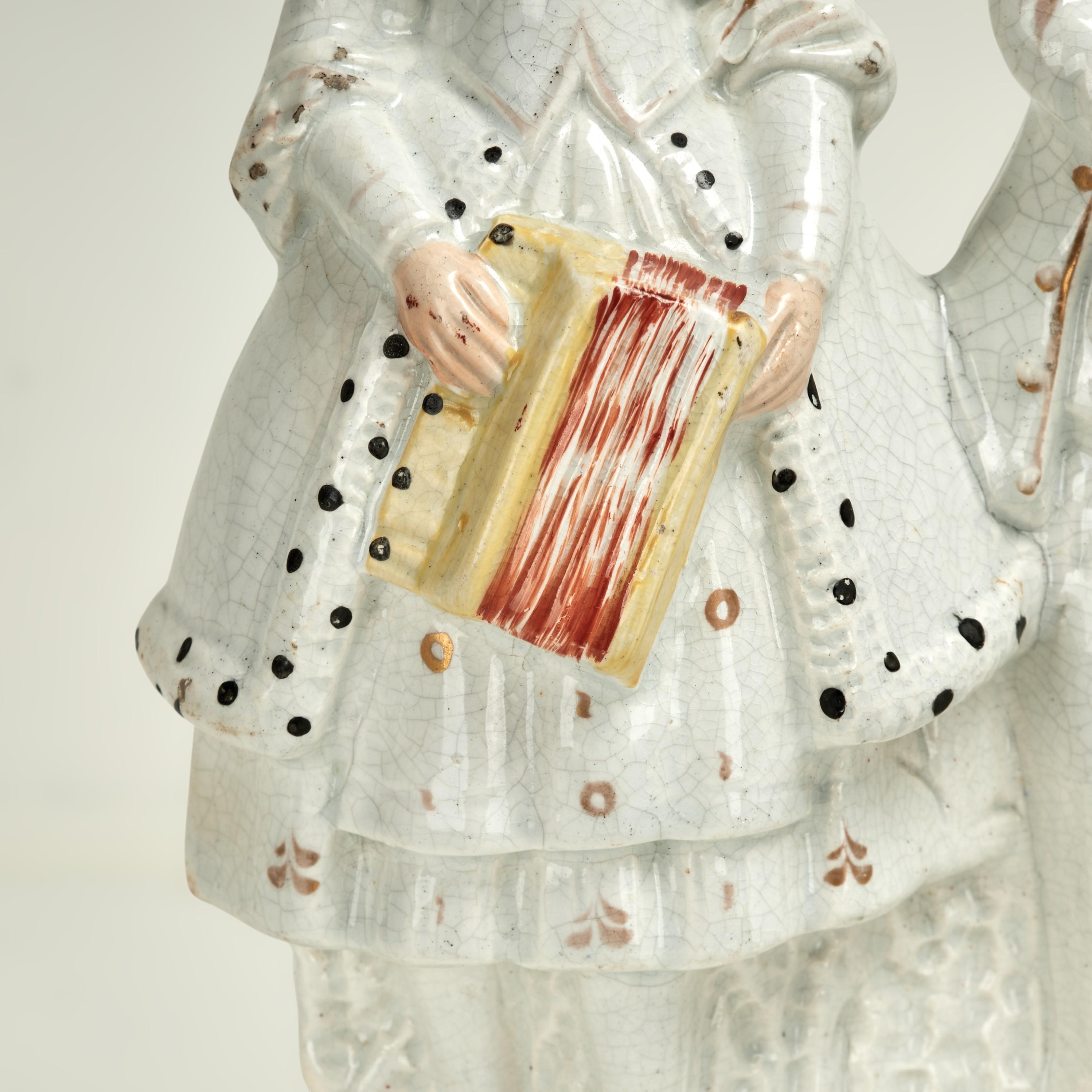 Figuras Musicales Dobles Antiguas de Staffordshire - Figurative Sculpture Beige de Unknown