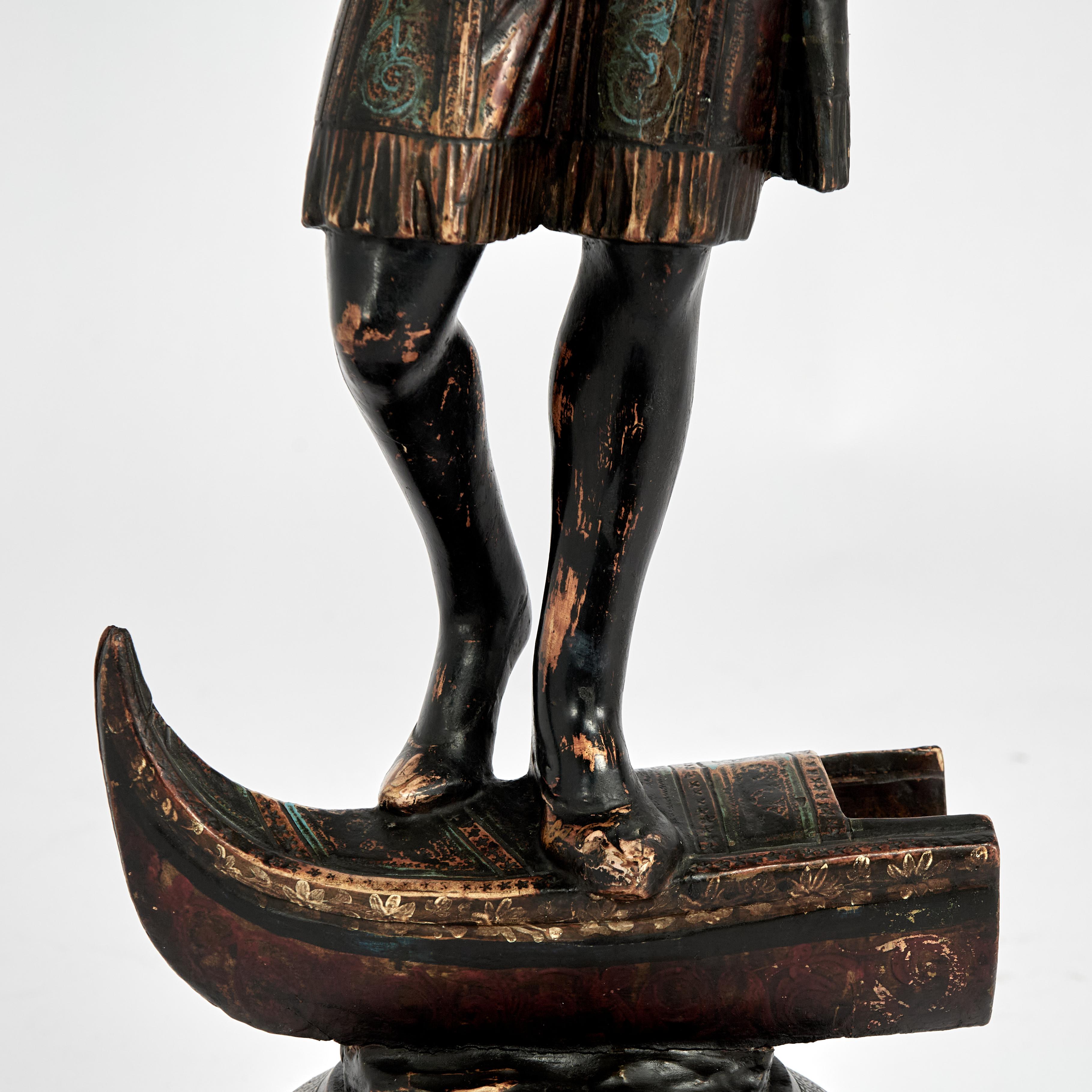 Gondolier vénitien ancien en bois sculpté et polychrome en vente 3