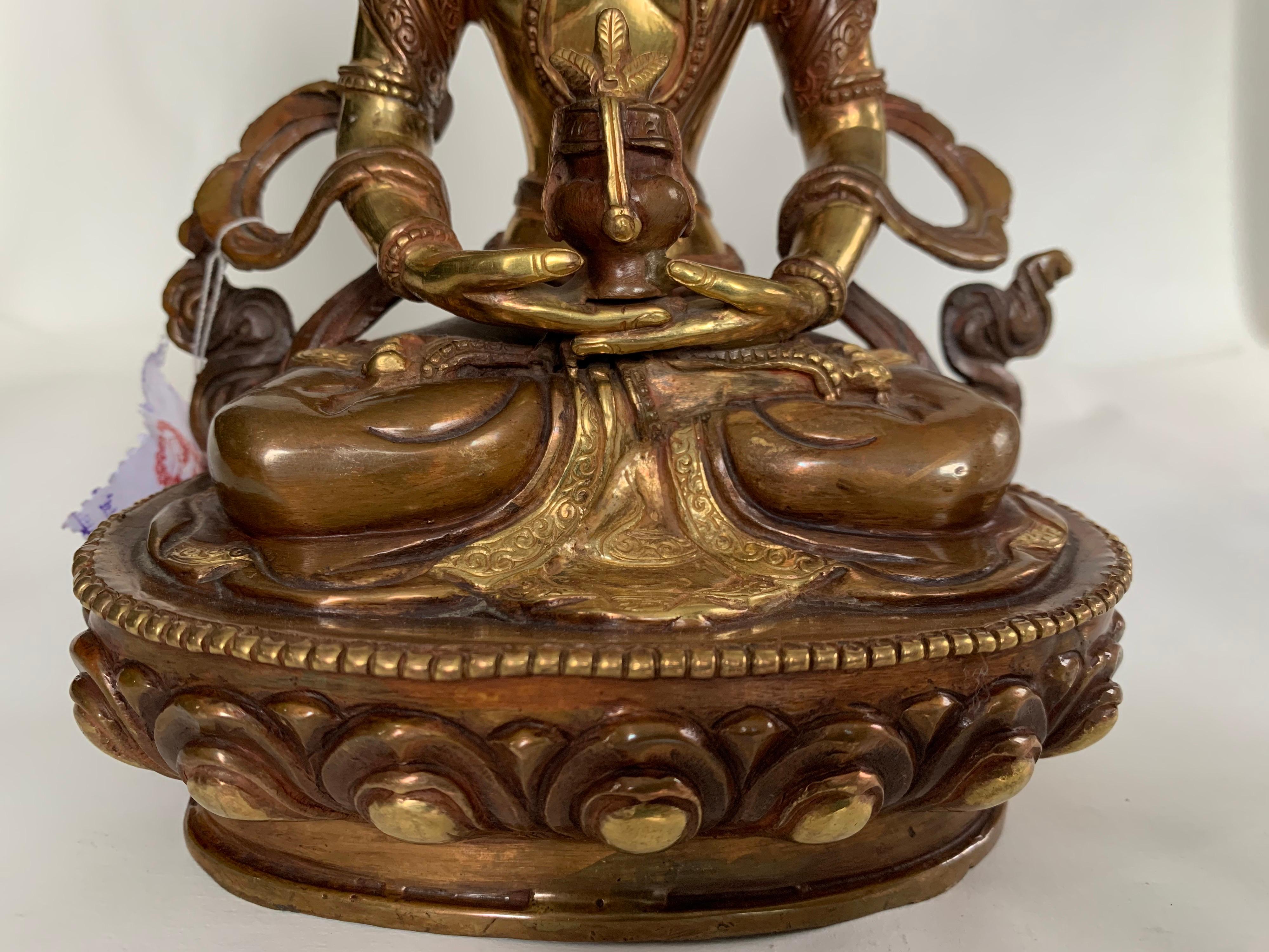 Statua di Aparmita da 9 pollici con oro 24 carati realizzata a mano con il processo a cera persa in vendita 5