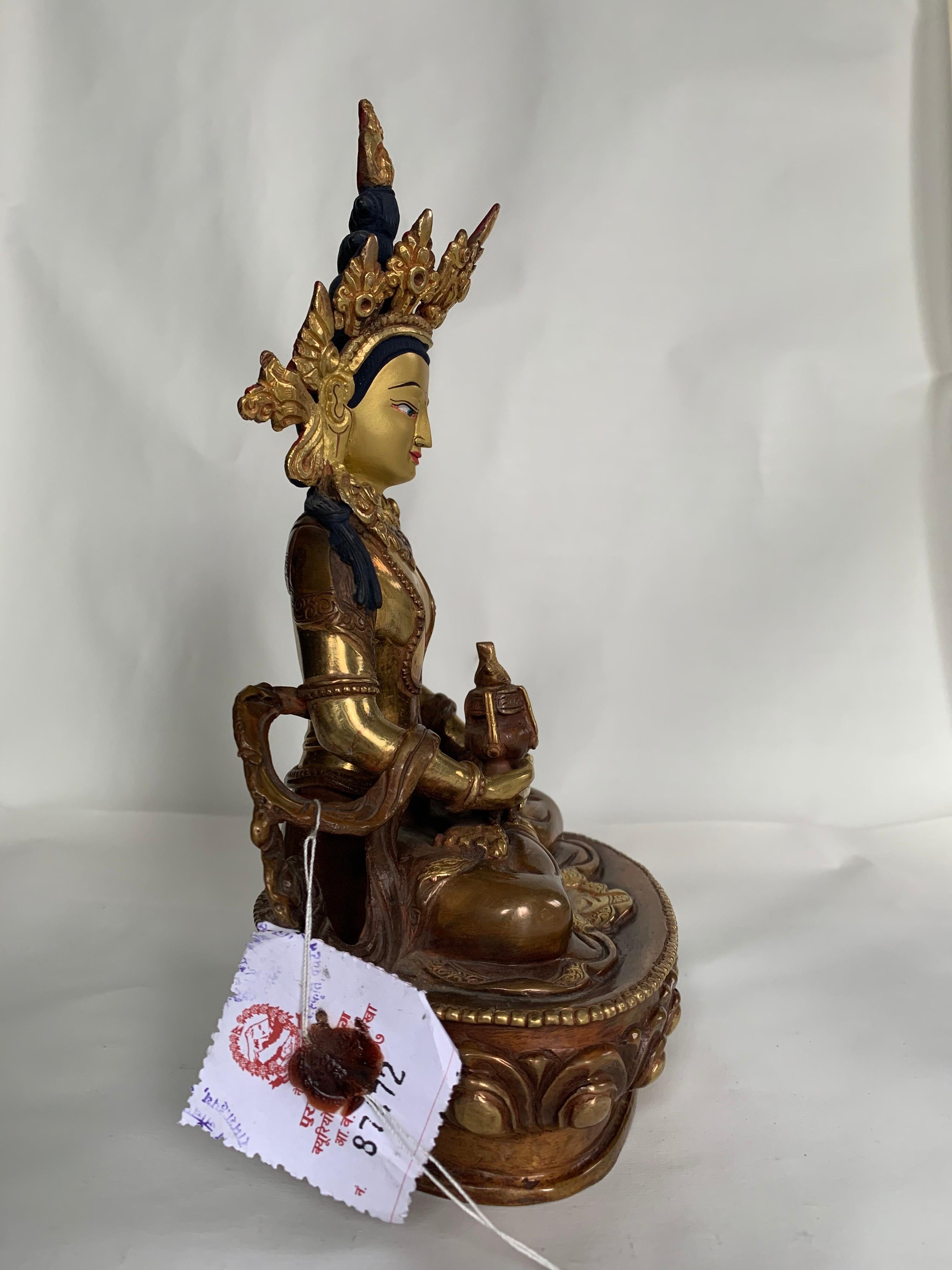 Statua di Aparmita da 9 pollici con oro 24 carati realizzata a mano con il processo a cera persa in vendita 2