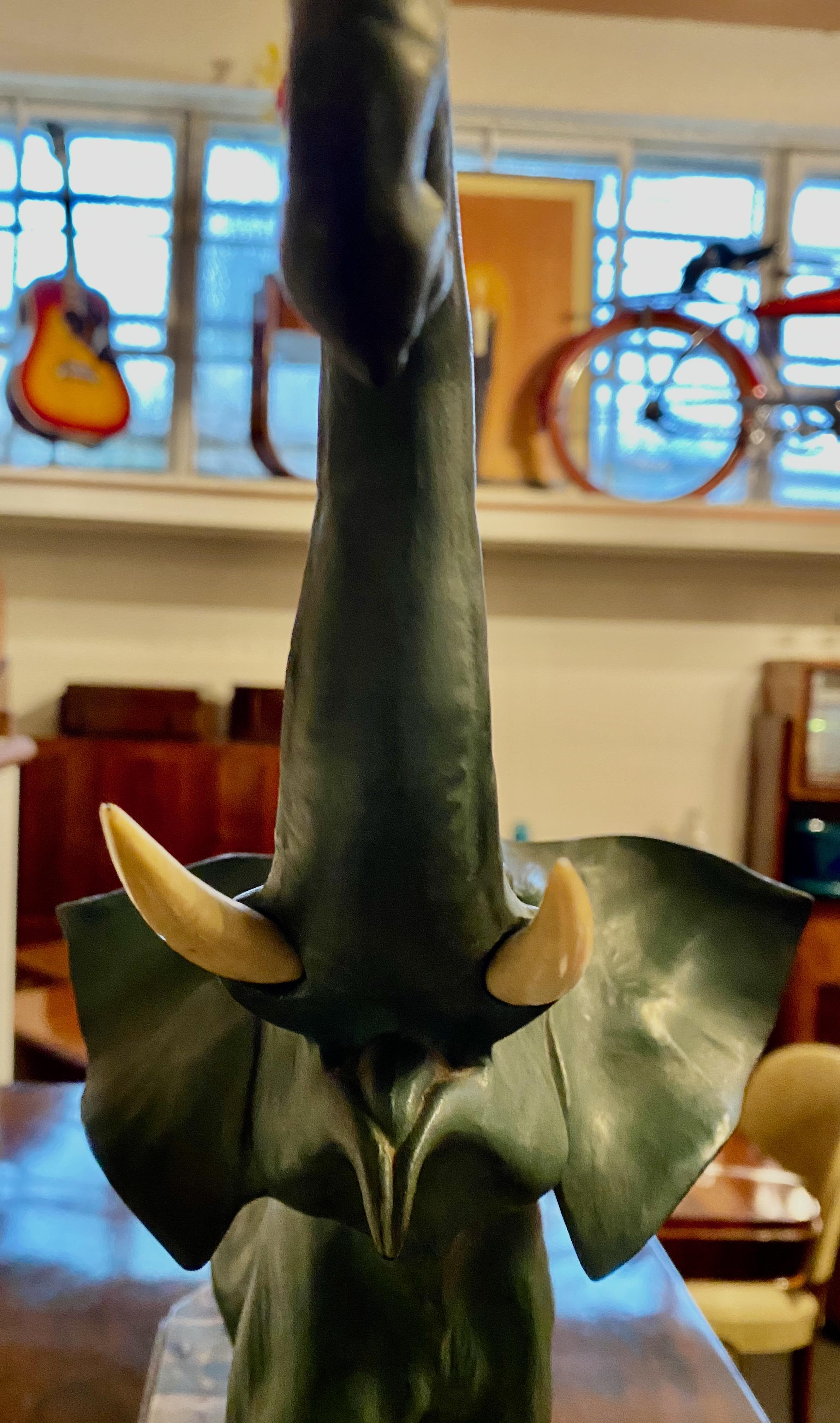 Sculpture d'éléphant Art déco sur socle en marbre en vente 5