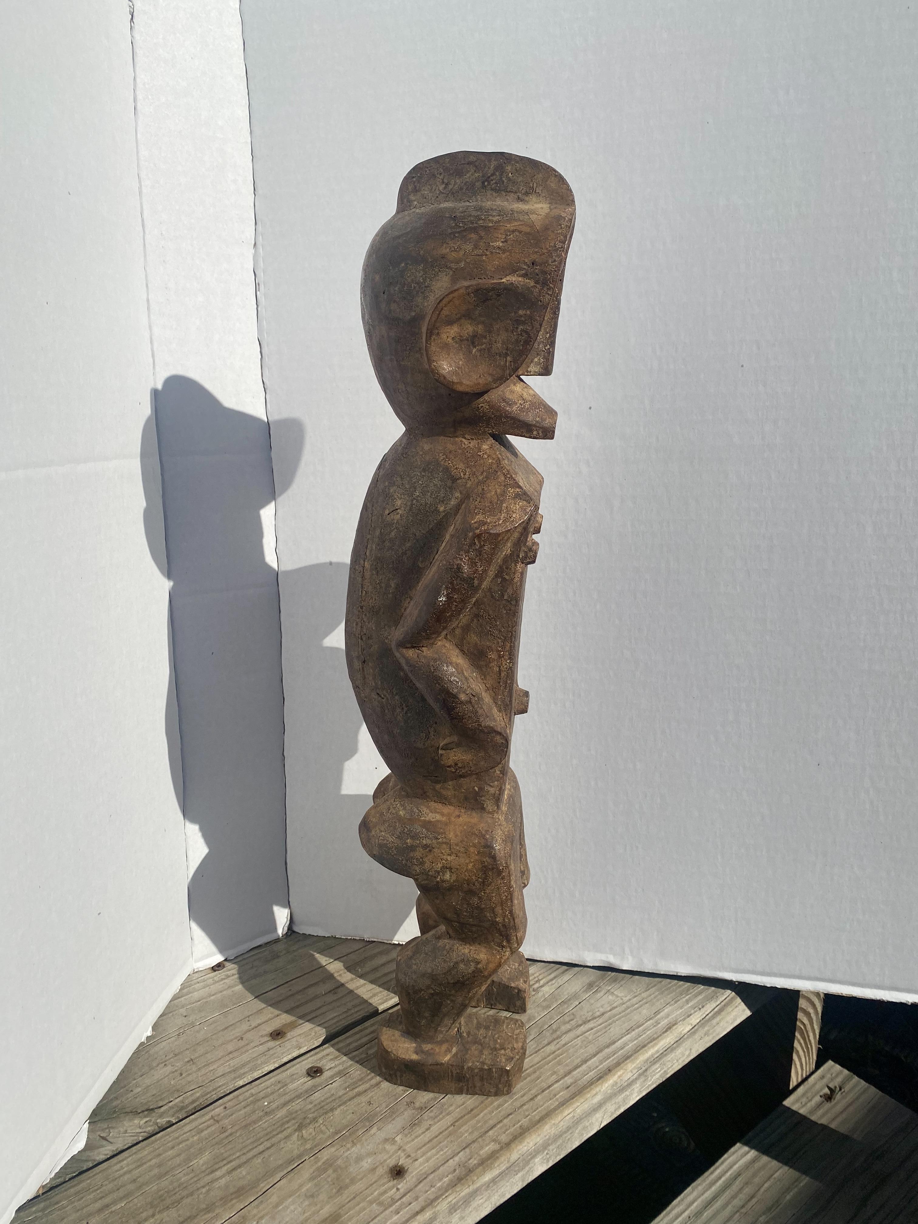 MUMUYE-FIGUR (Grau), Figurative Sculpture, von Unknown