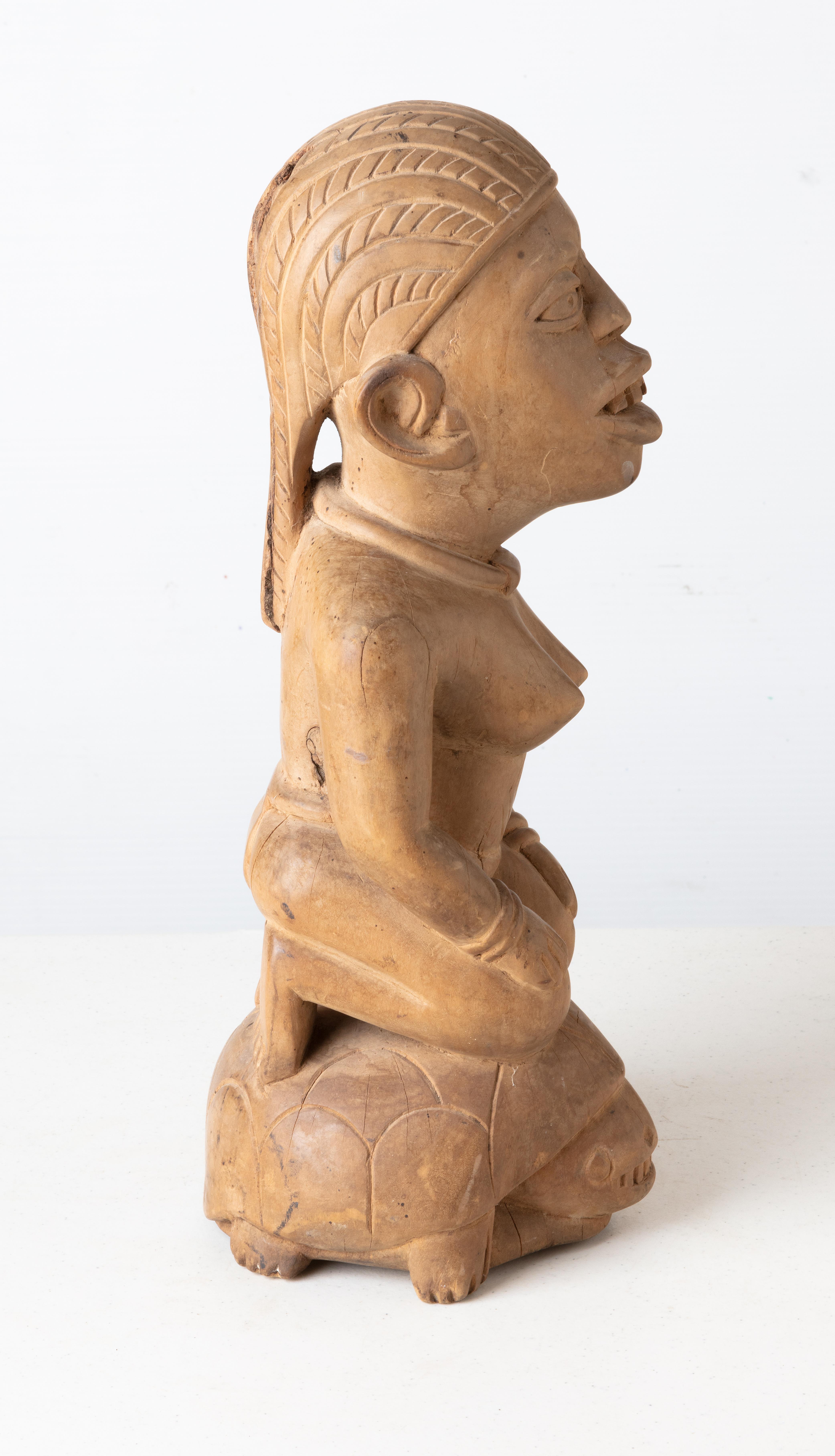 Bacongo Queen on Turtle (Ruler of the Tribe)-Zaire - Sculpture by Unknown