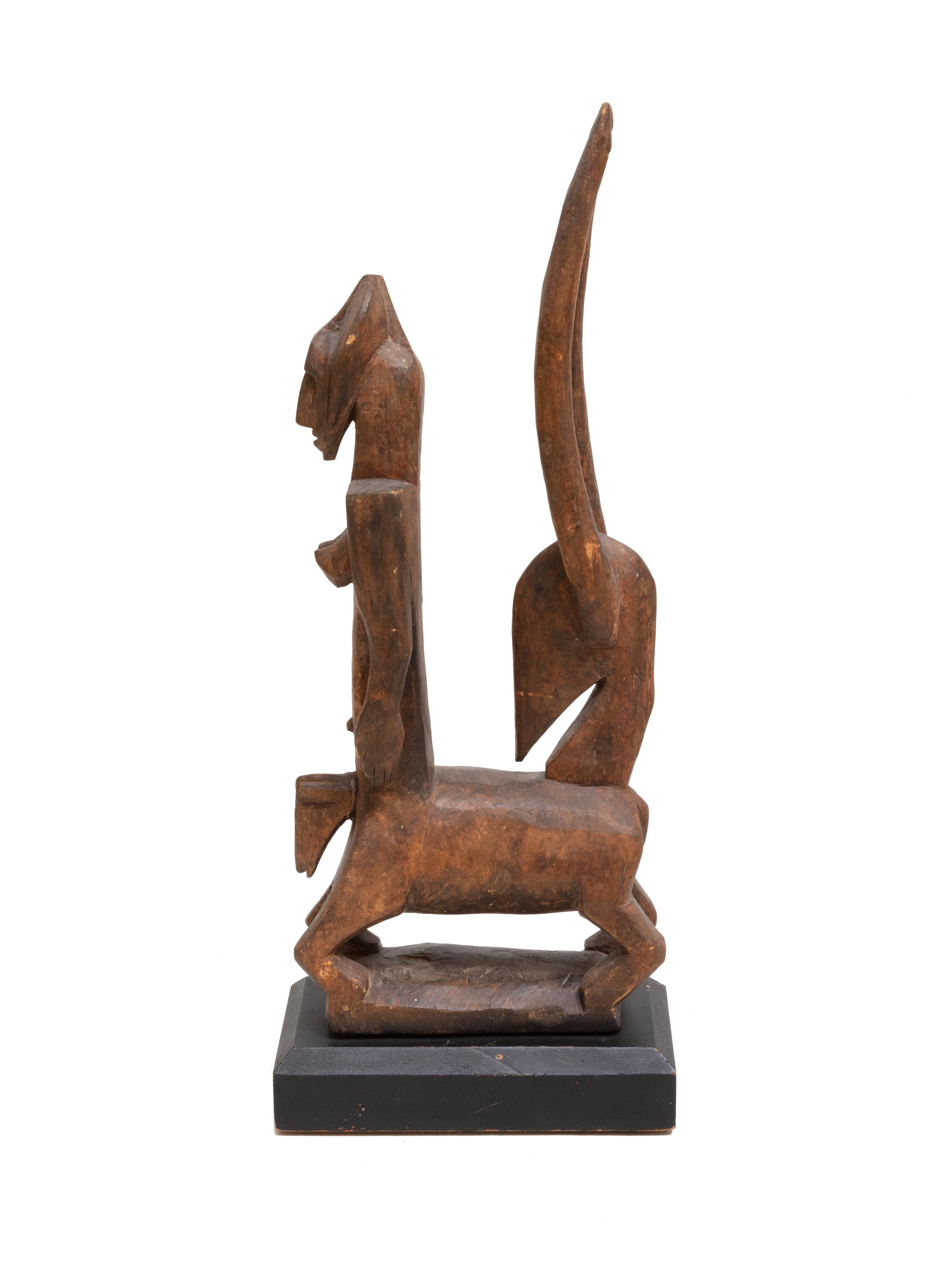 Unknown Figurative Sculpture – "Bambara-Königin, Rep. Mali, „Holz, das um 1940 in Afrika hergestellt wurde.