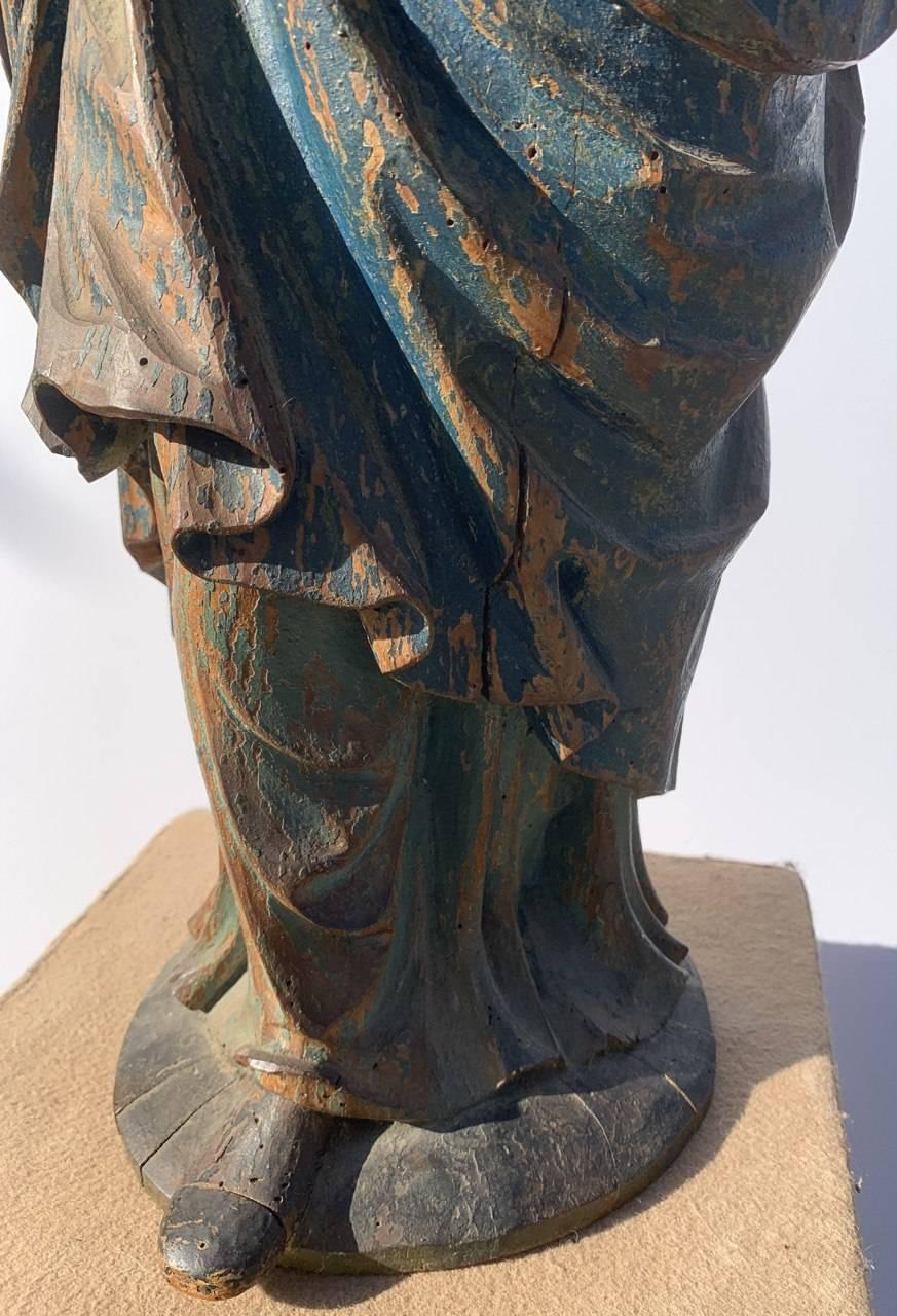Escultura de madera tallada y pintada - Virgen rezando - Italia, S. XVII-XVIII.

35 x 20 x h 65 cm.

Totalmente de madera tallada, lacada y pintada. Faltan algunas partes y hay pérdidas de color.


- Este artículo se vende con un certificado de