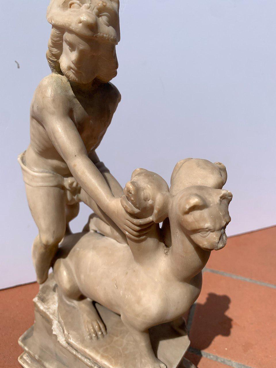Escultor barroco romano - Escultura de alabastro del siglo XVII - Hércules Cerbero en venta 1