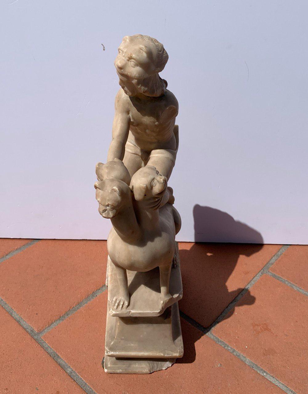 Escultor barroco romano - Escultura de alabastro del siglo XVII - Hércules Cerbero en venta 2