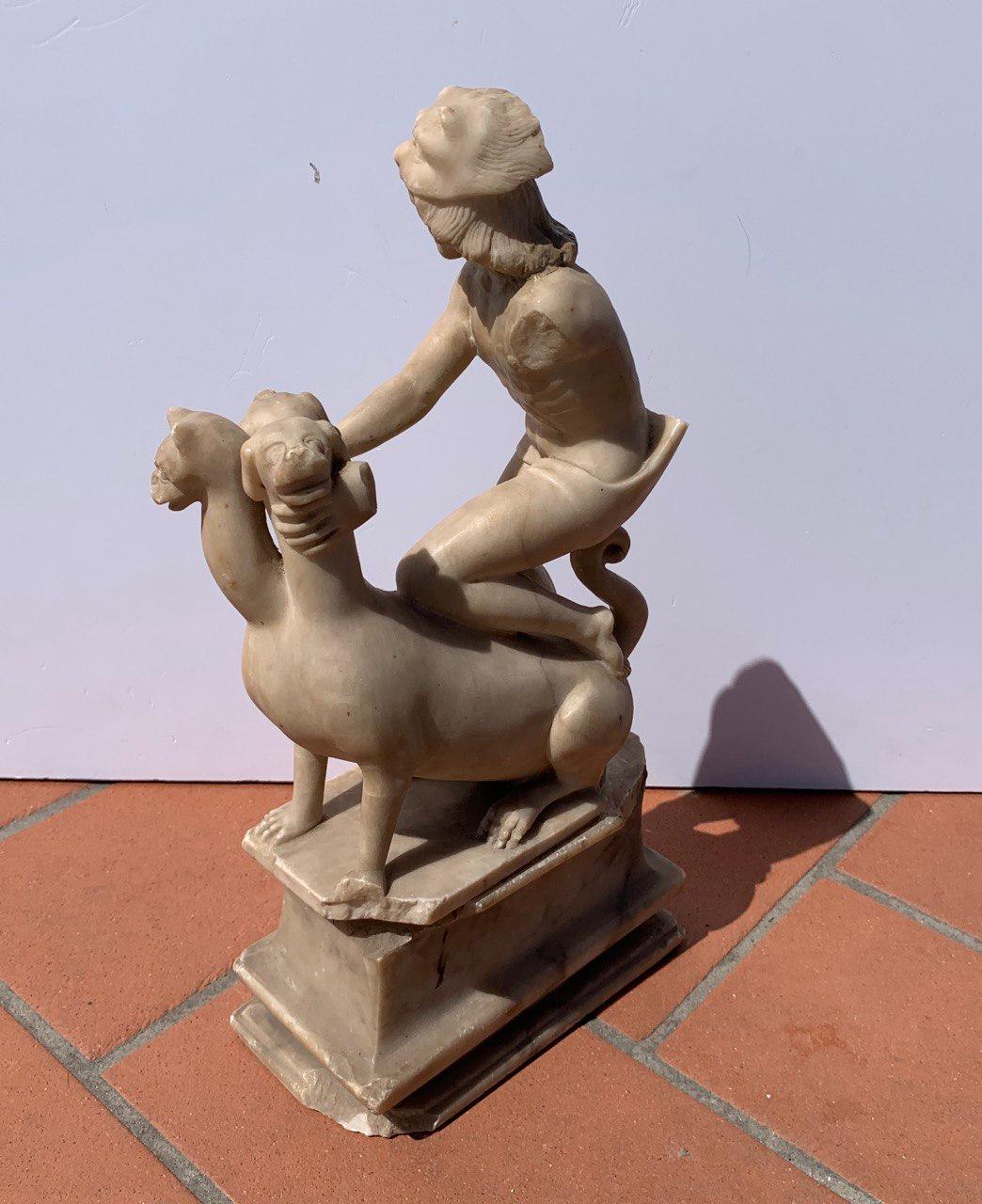 Escultor barroco romano - Escultura de alabastro del siglo XVII - Hércules Cerbero en venta 4