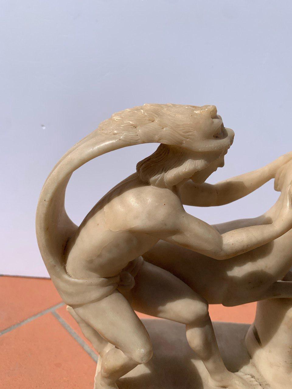 Escultor barroco romano - Escultura de alabastro del siglo XVII - Hércules Toro cretense en venta 8