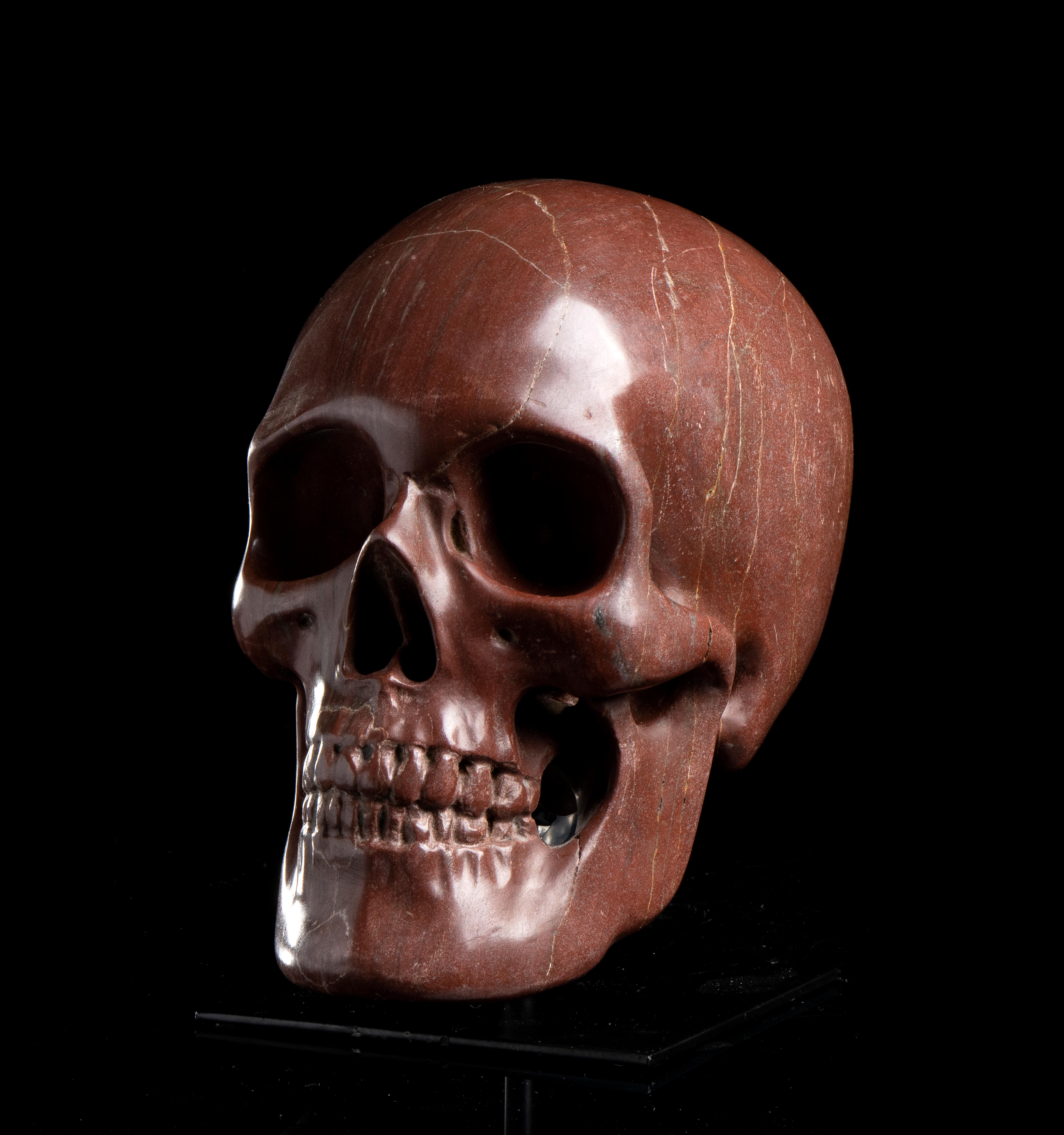Sculpture baroque d'un crâne en marbre Vanitas Rosso Antico Italie 19e - Noir Figurative Sculpture par Unknown