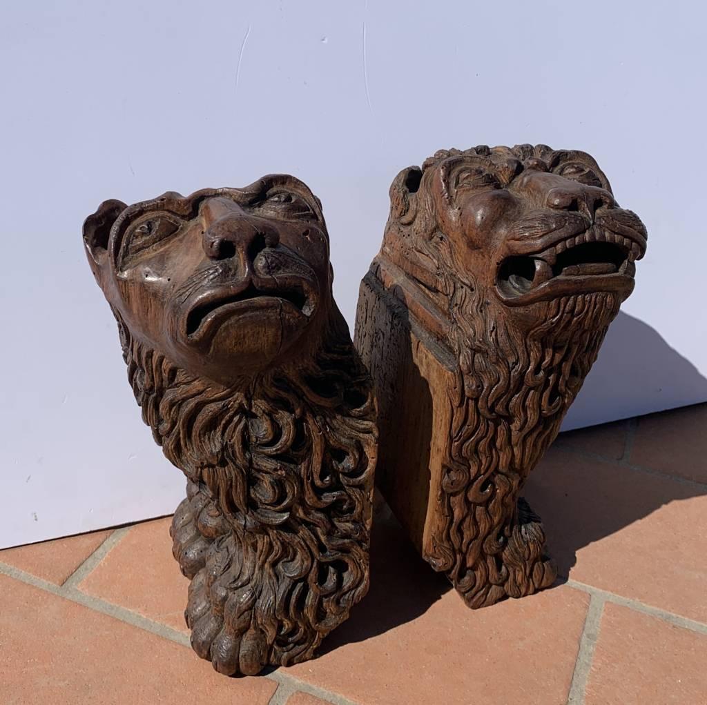 Scultore barocco veneziano - Coppia di leoni in legno del XVII secolo - Sculpture Barocco di Unknown